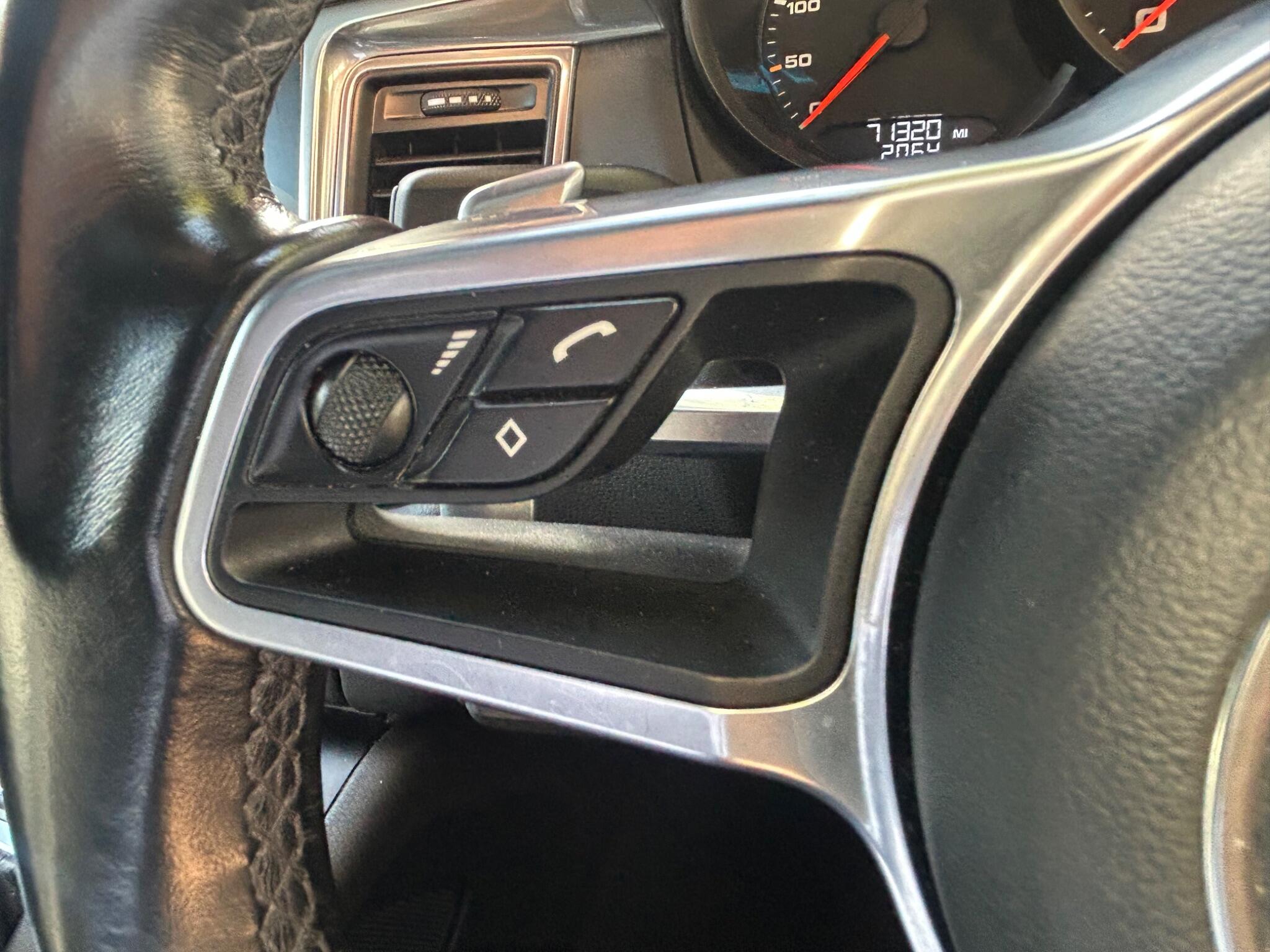 Porsche Macan view 18