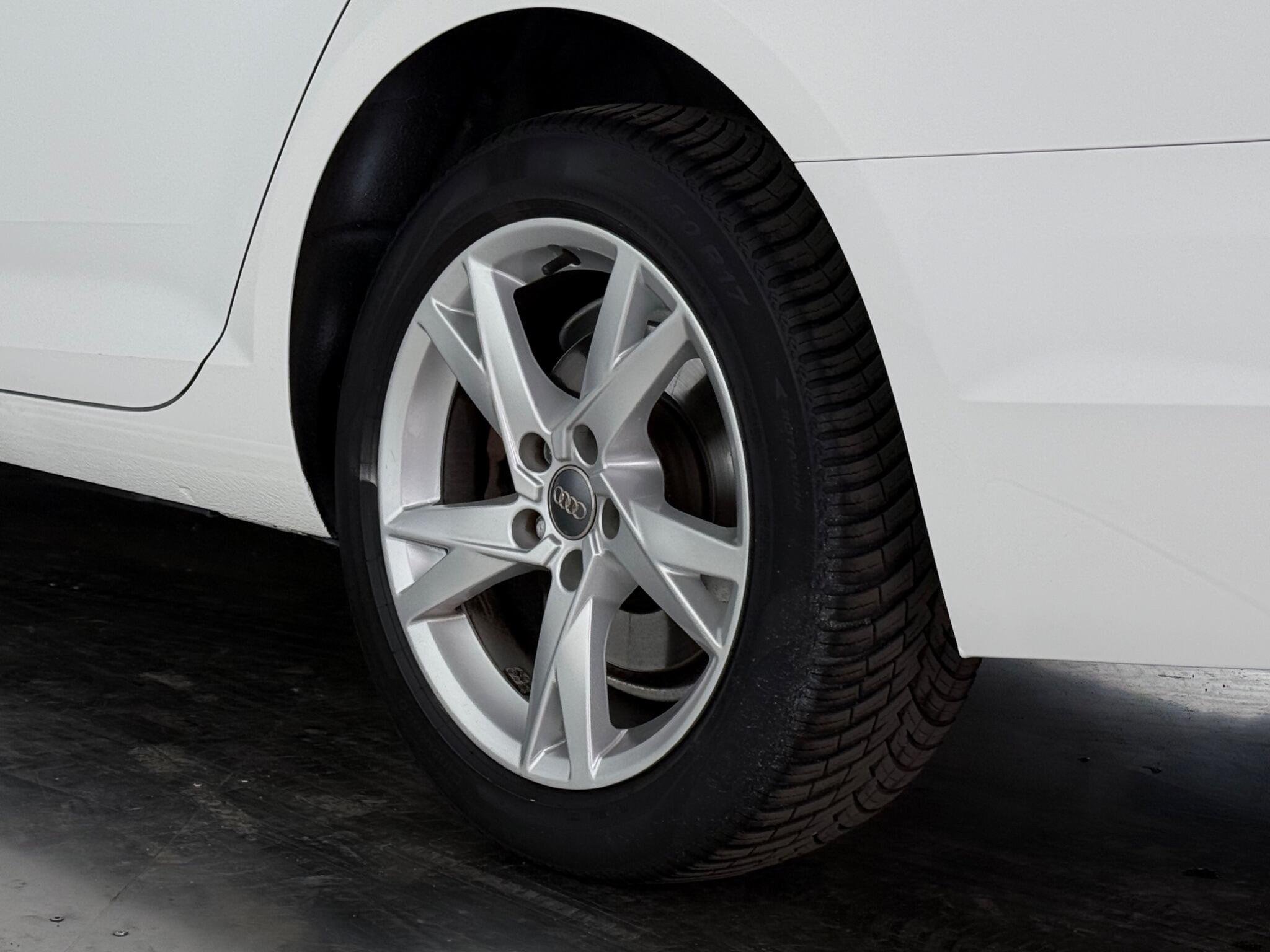 Audi A4 view 9