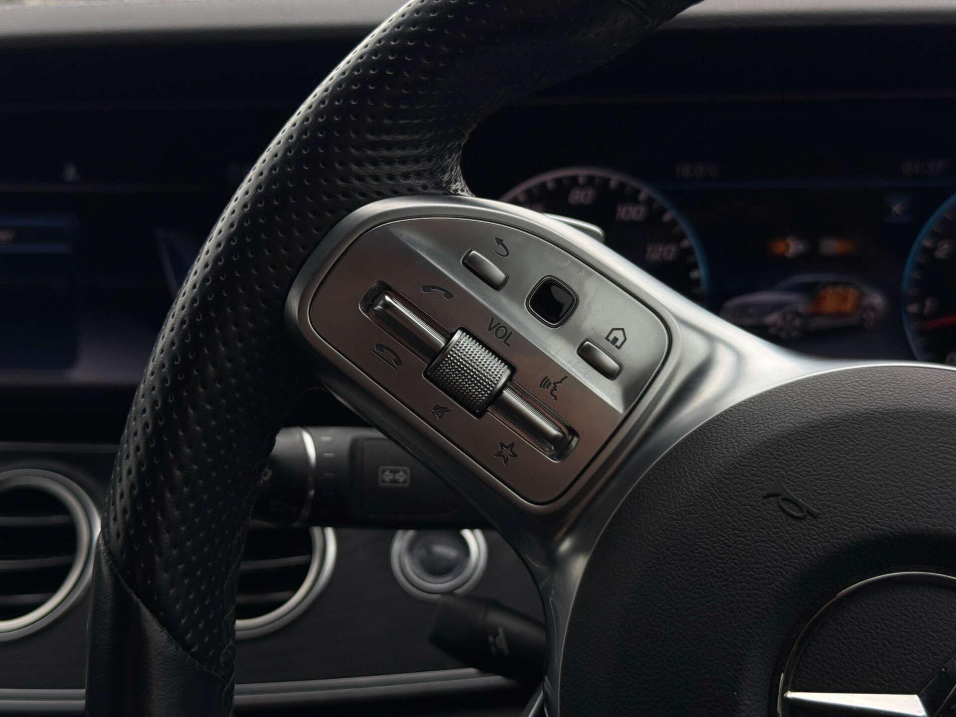 Mercedes-Benz E Class view 51