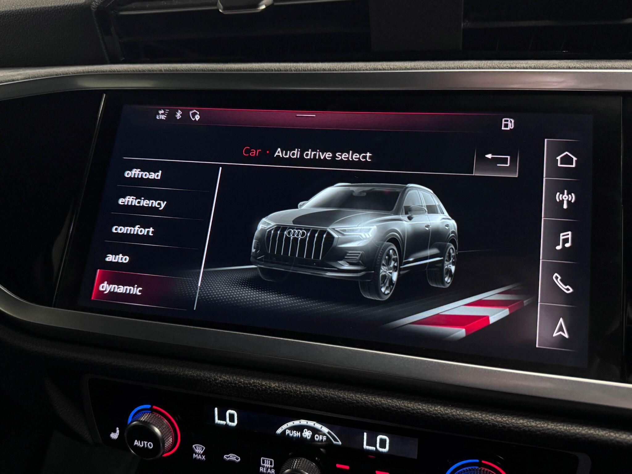 Audi Q3 view 45