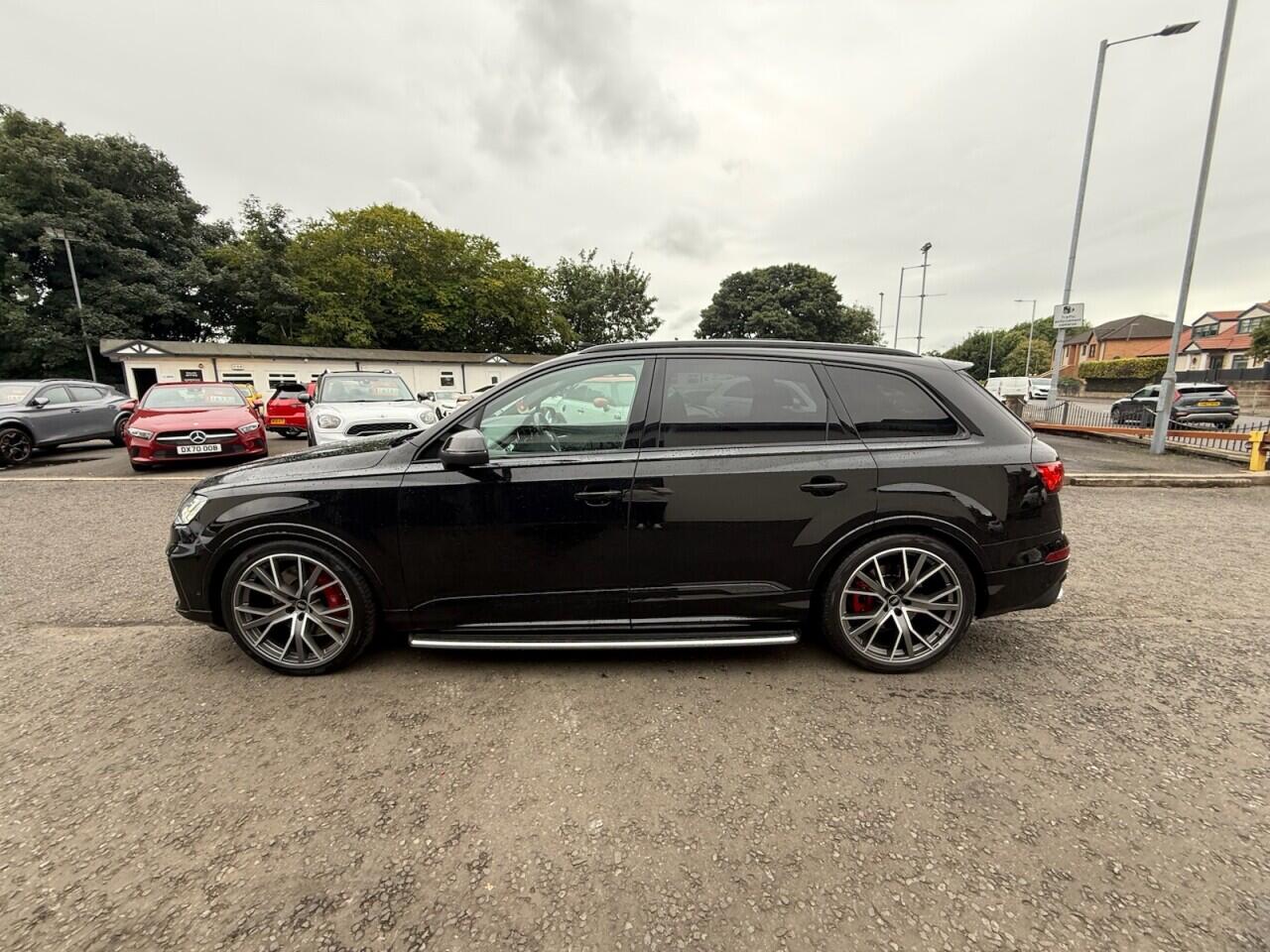 Audi SQ7 view 9