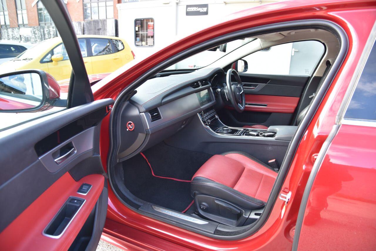 Jaguar XF view 21