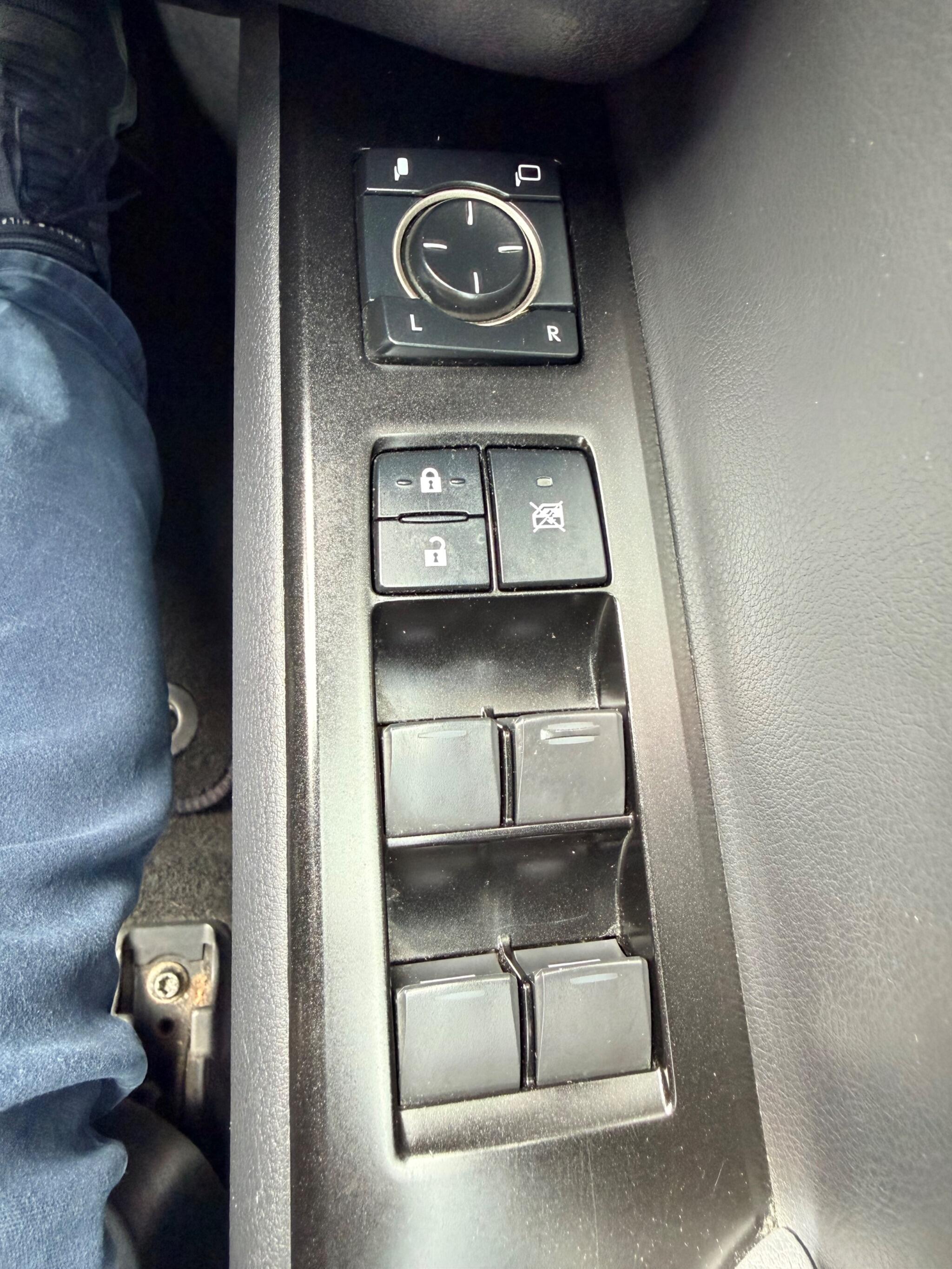 Lexus Ux view 29