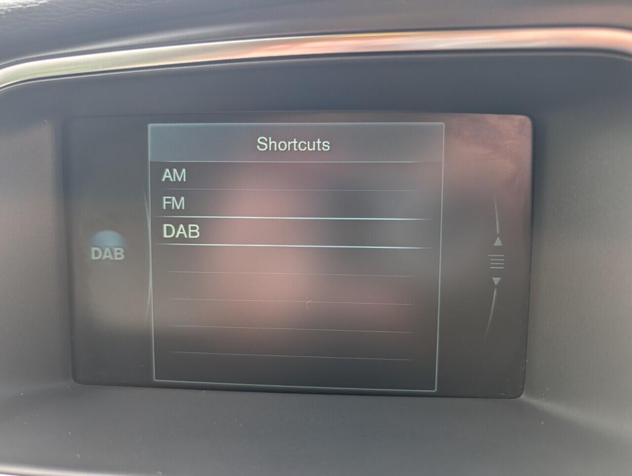 Volvo V40 Cross Country view 35