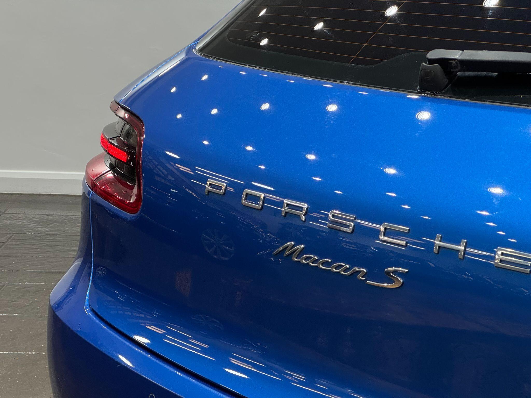 Porsche Macan view 23