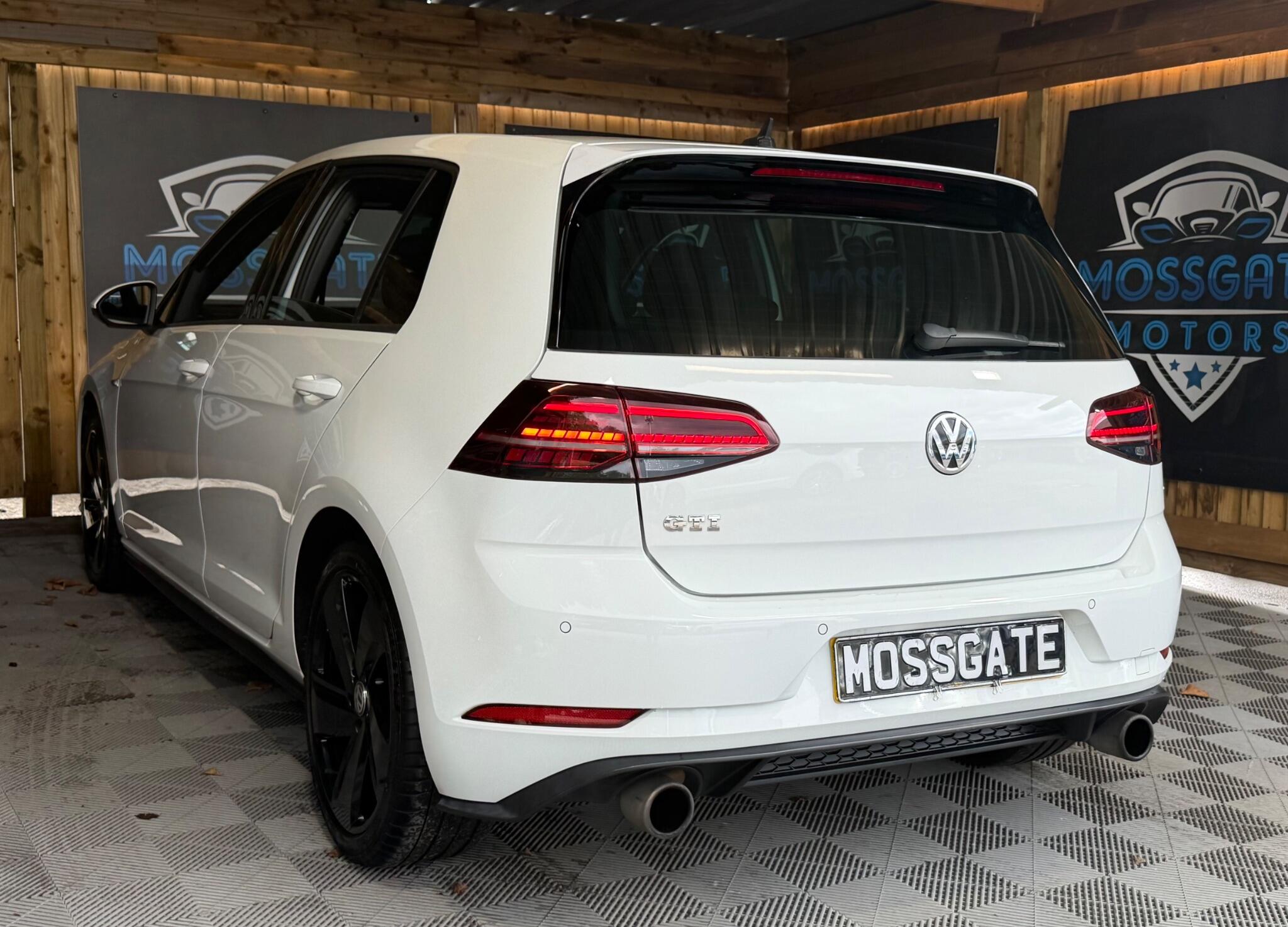Volkswagen Golf view 9