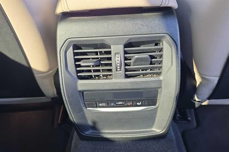 BMW 3 Series view 27
