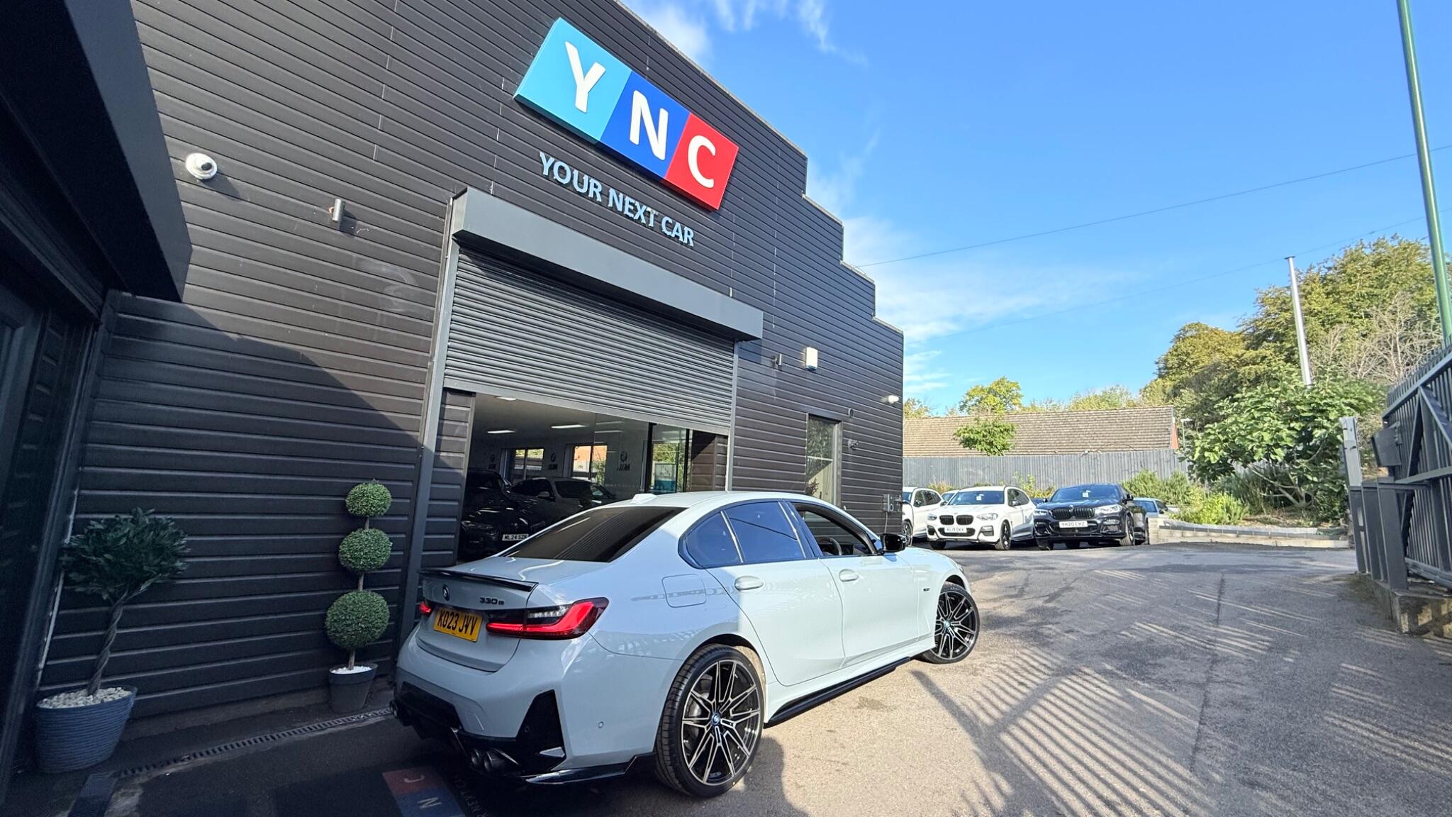 BMW 3 Series view 5