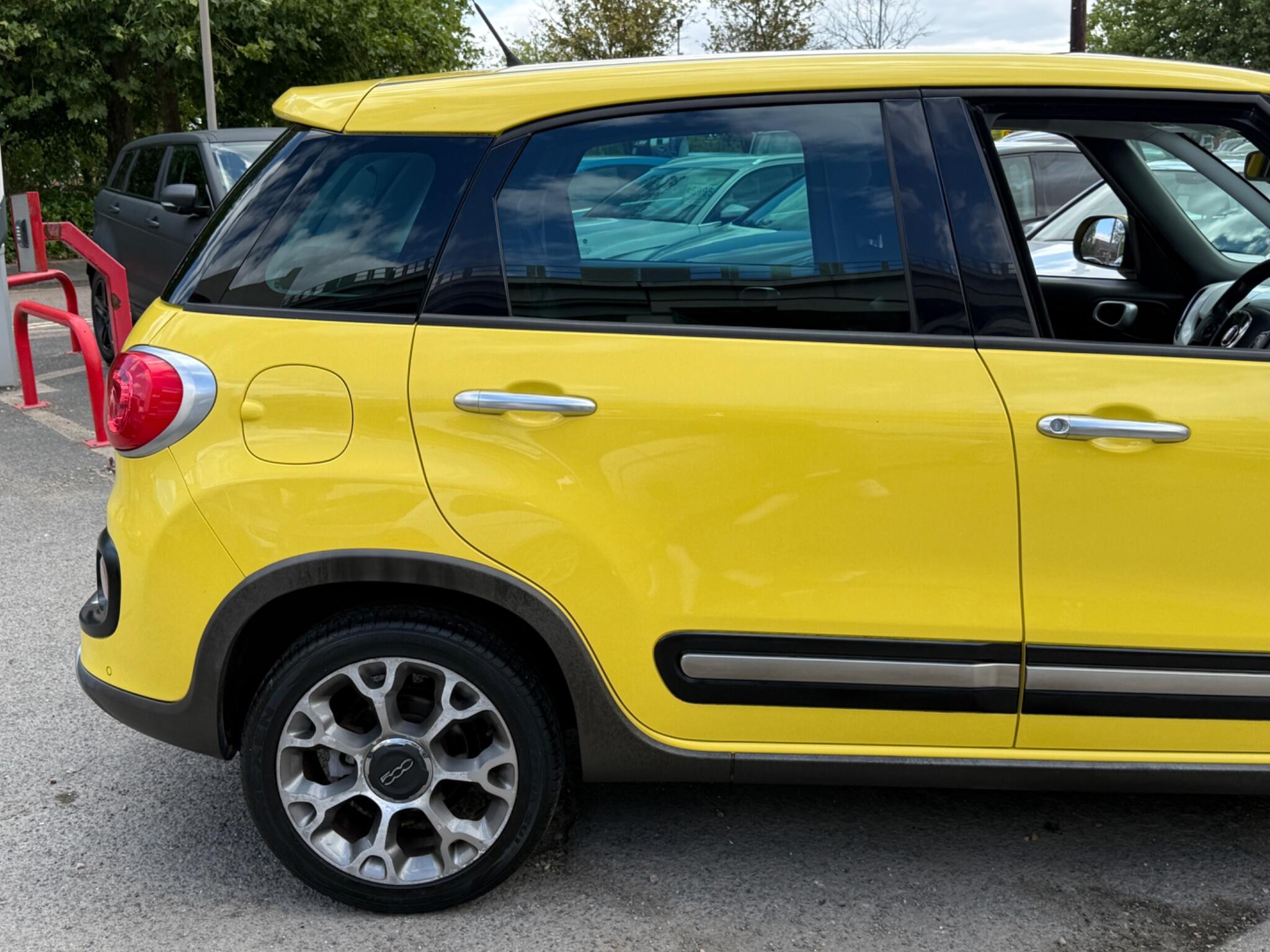 Fiat 500L - Image 21