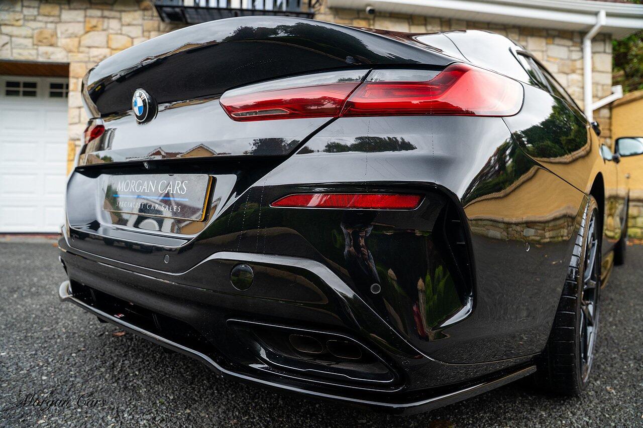 BMW 8 Series view 14