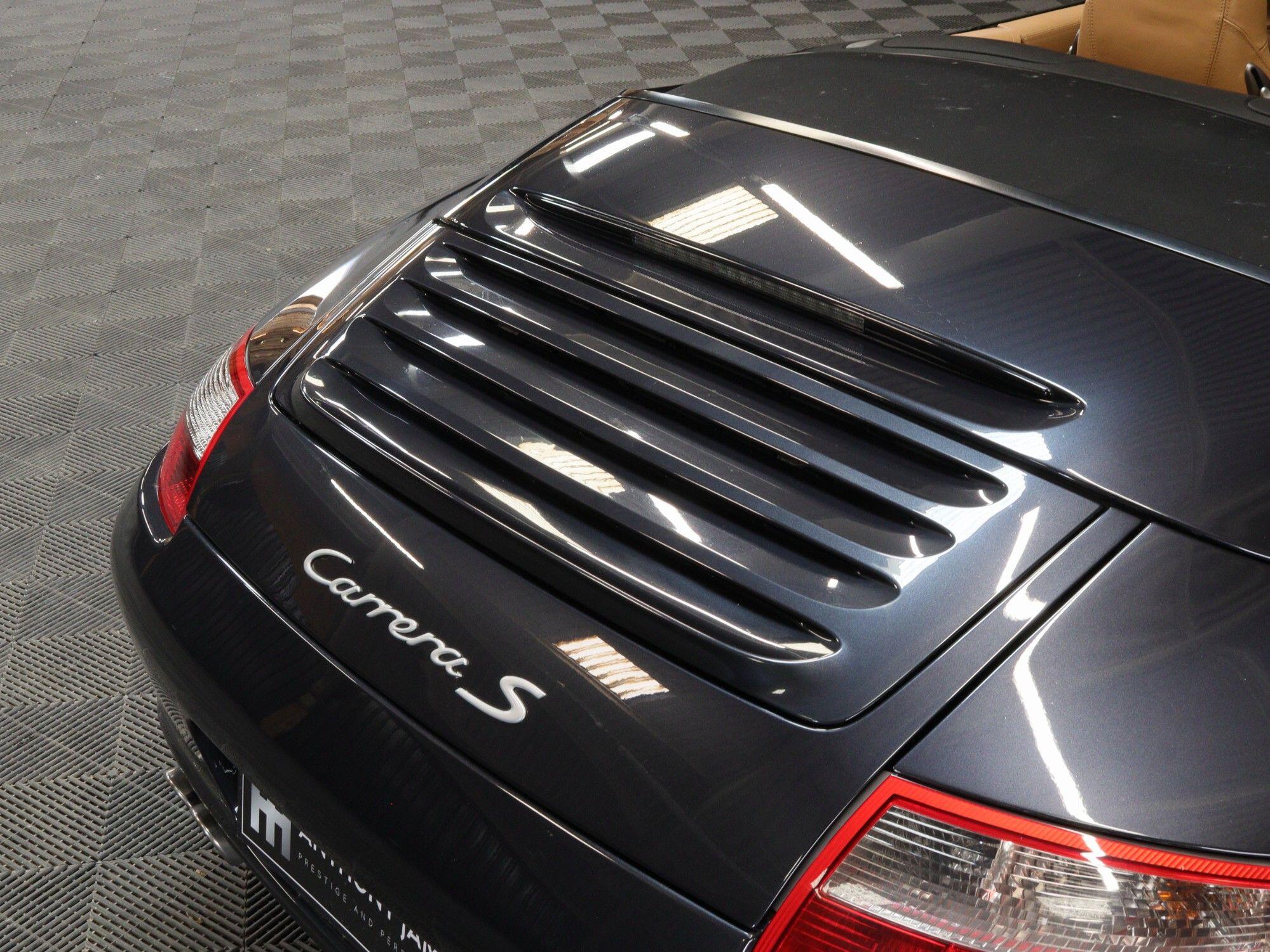 Porsche 911 view 20
