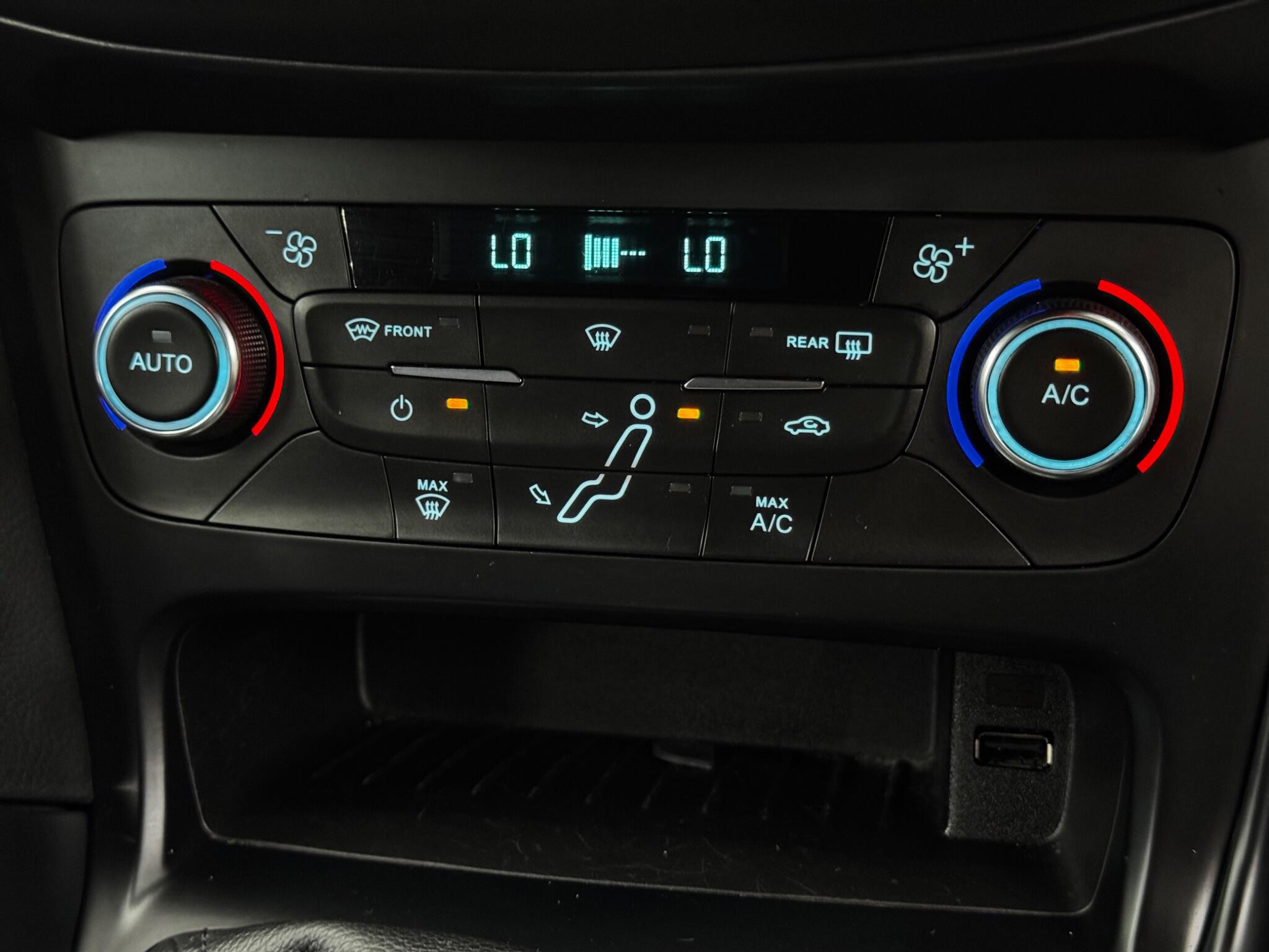 Ford Focus view 27