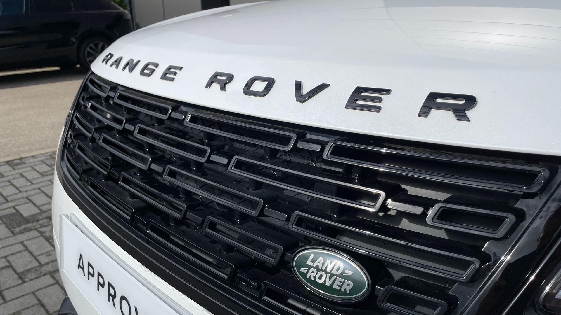 Land Rover Range Rover Velar view 31