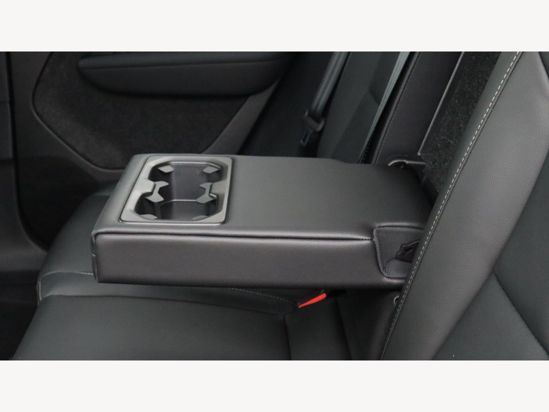 Volvo XC40 view 32