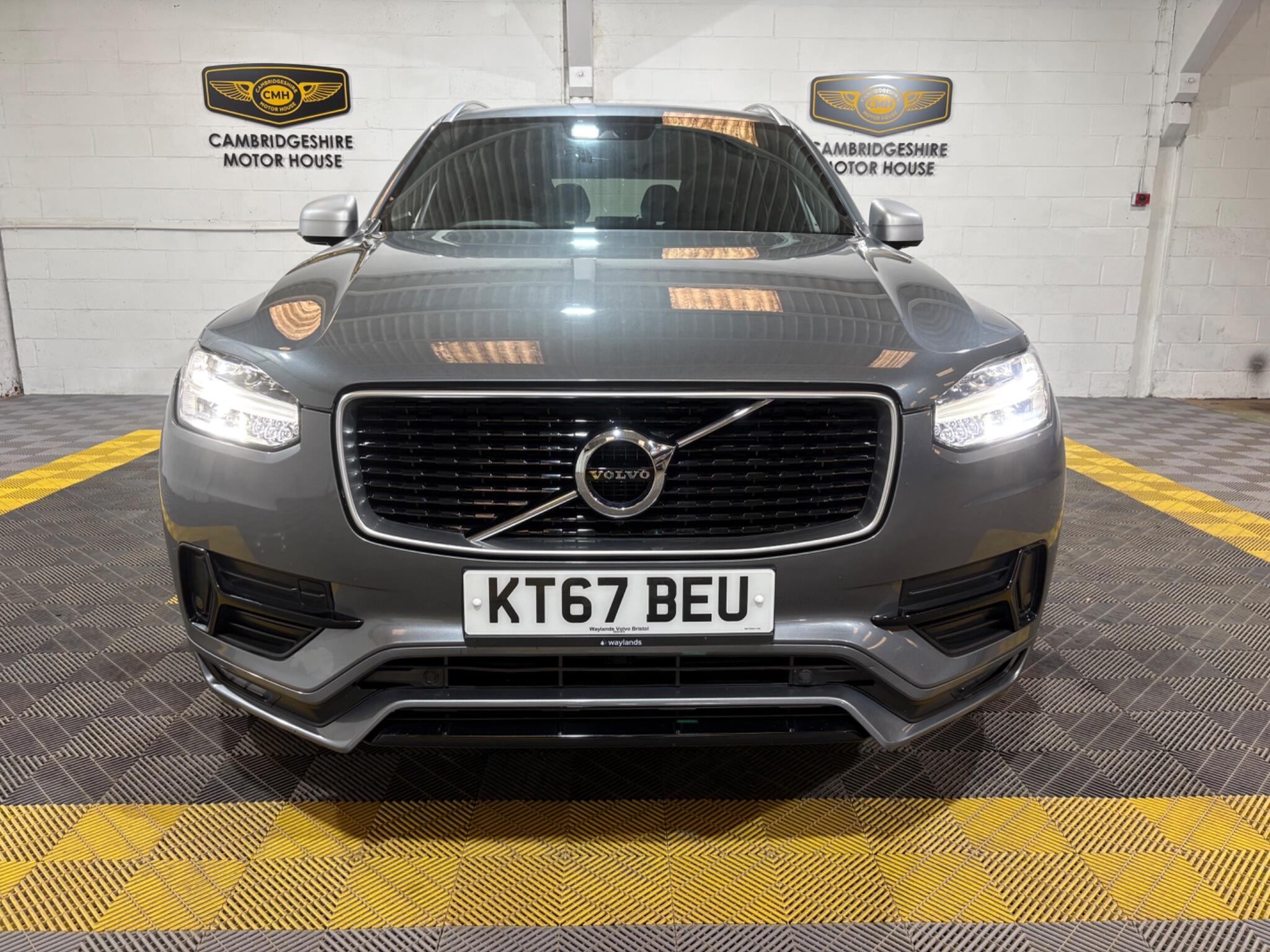 Volvo XC90 view 6