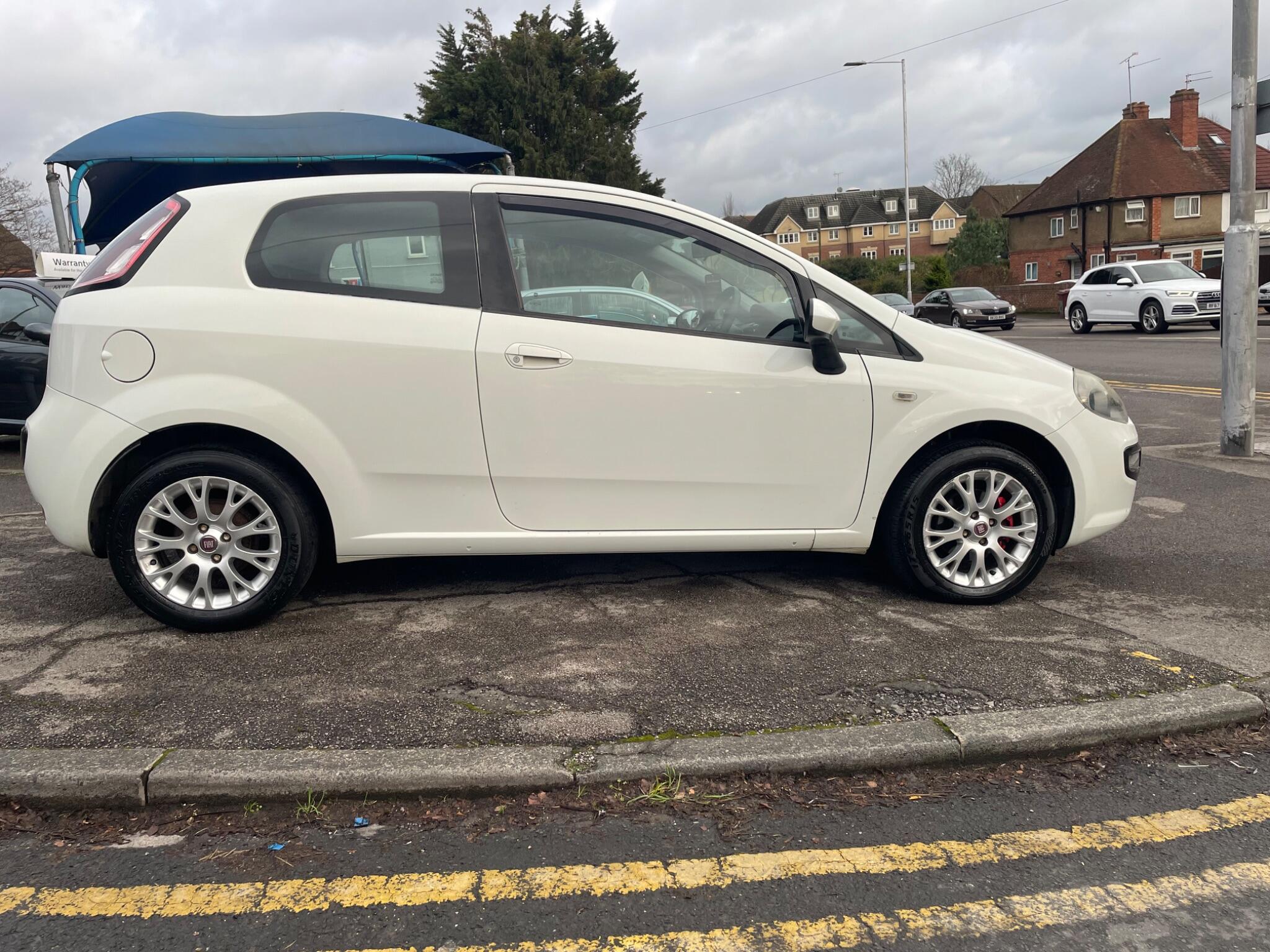 2011 Fiat Punto Evo image 16