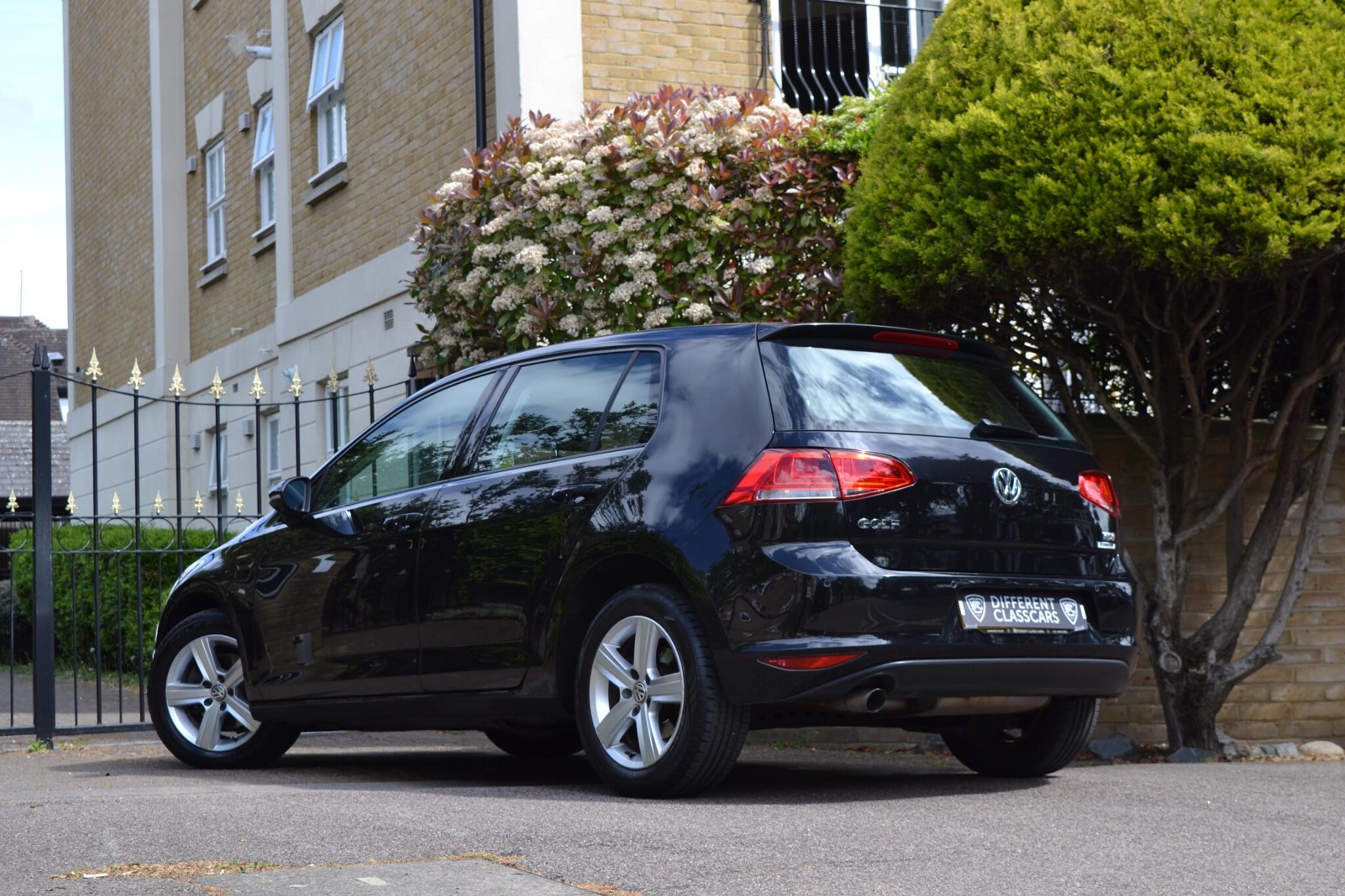 Volkswagen Golf view 2