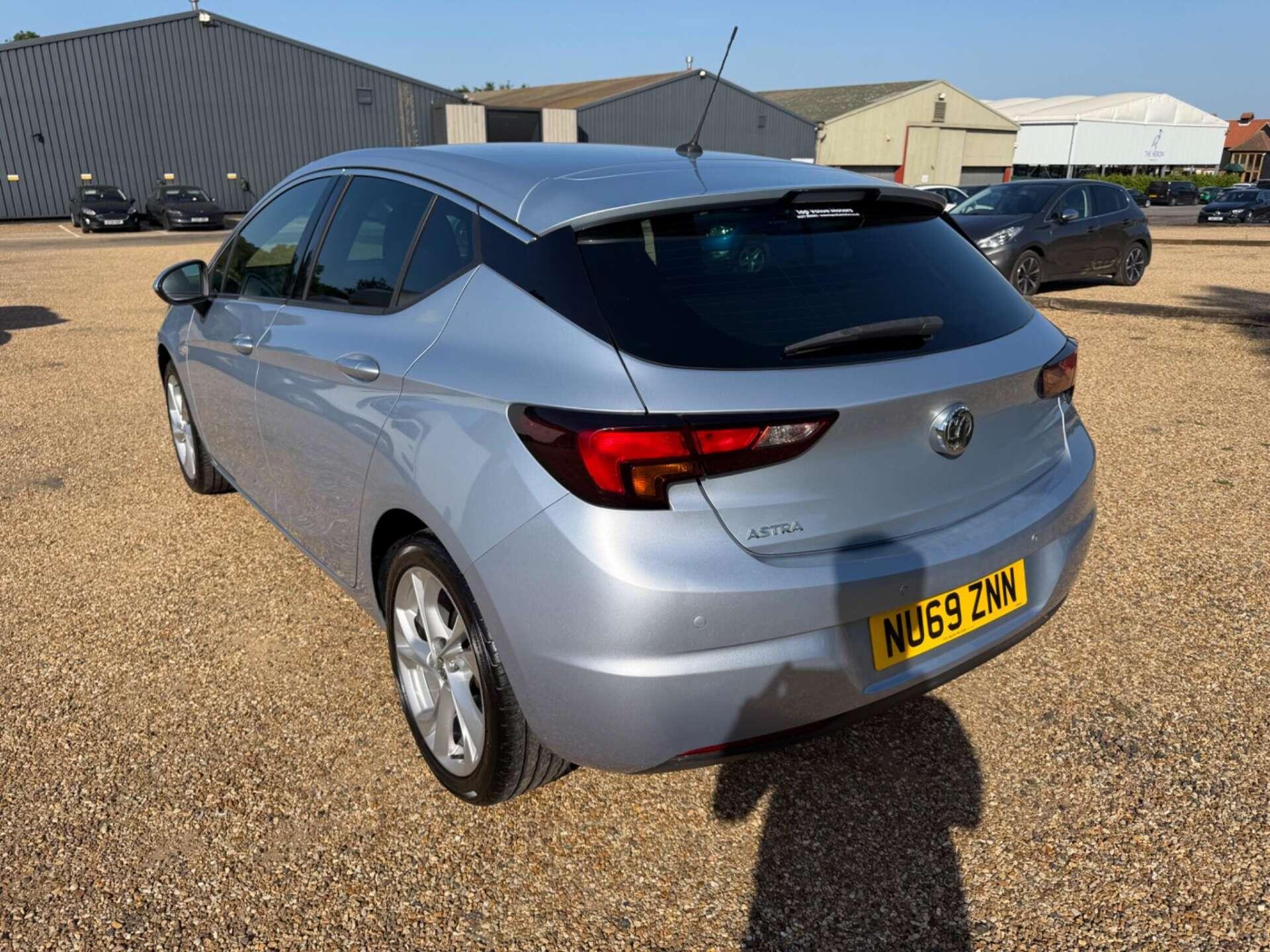Vauxhall Astra view 4