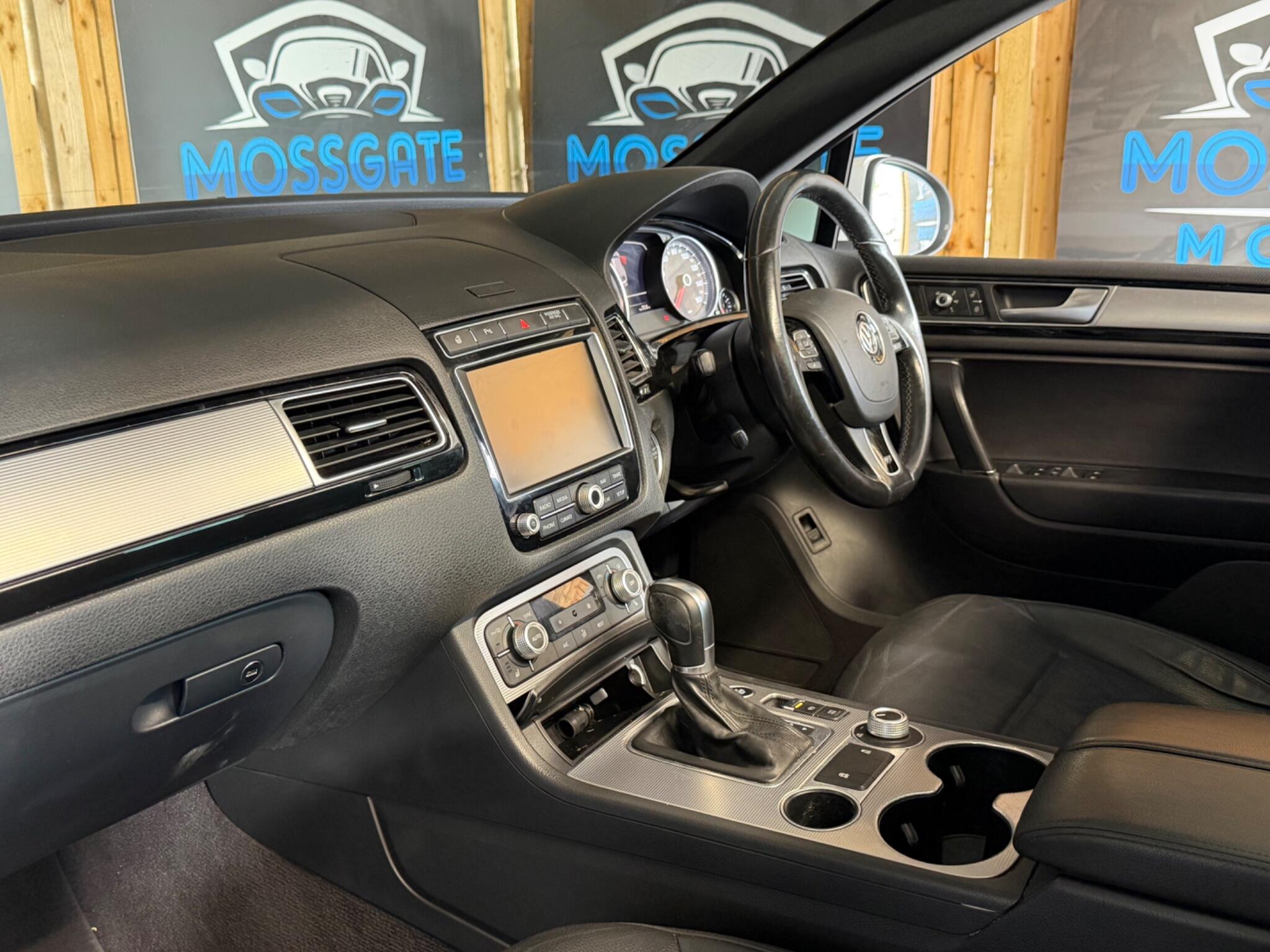 Volkswagen Touareg view 15