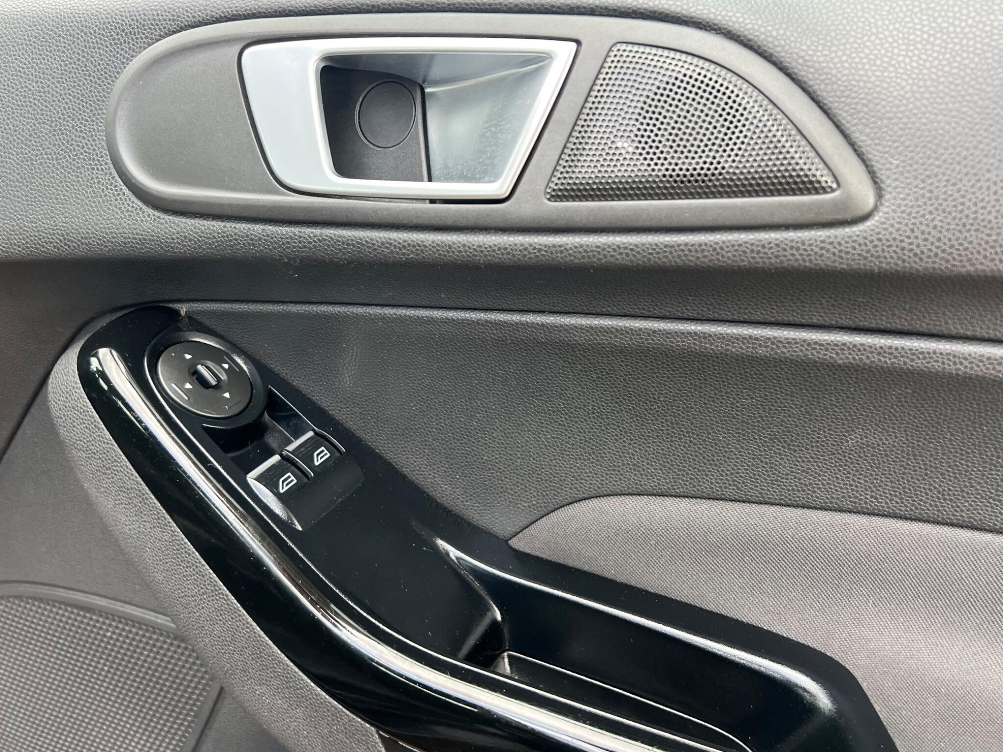 Ford Fiesta view 25