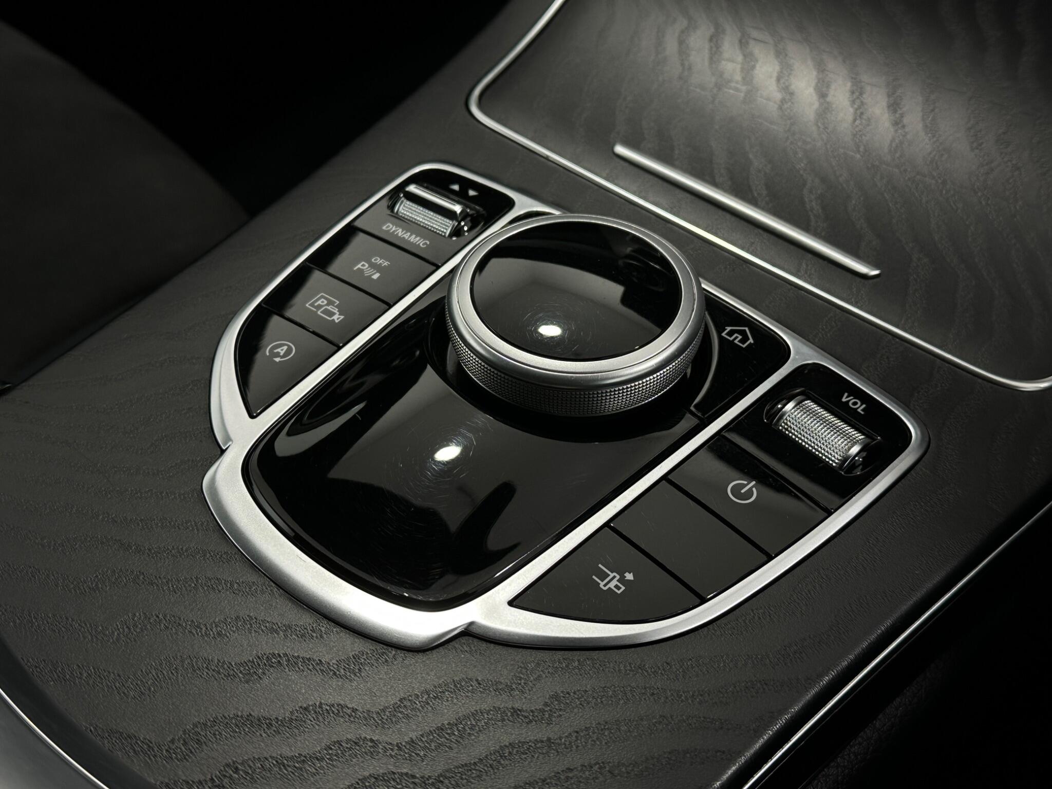 Mercedes-Benz C-Class view 22