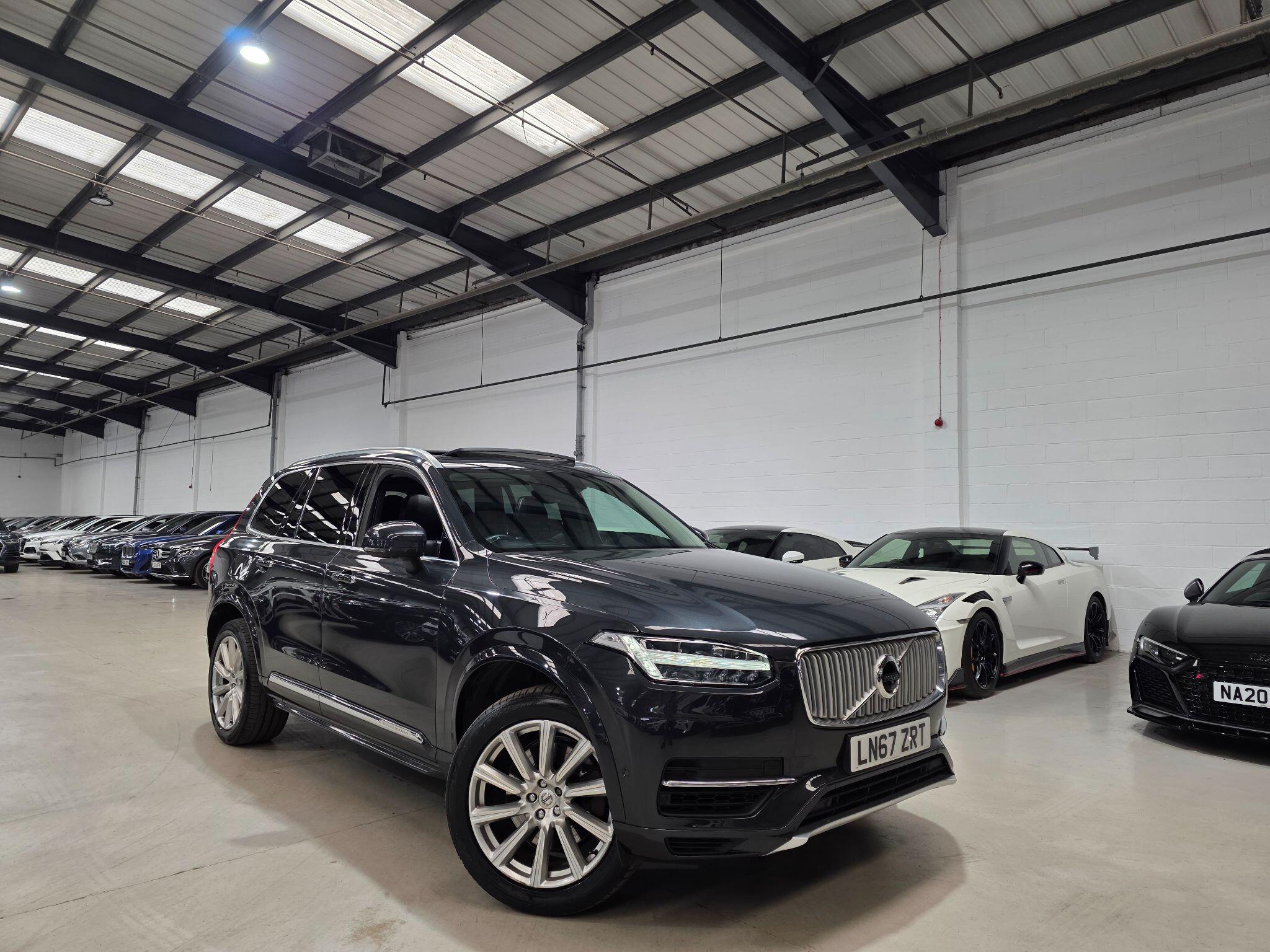 Volvo XC90 view 3