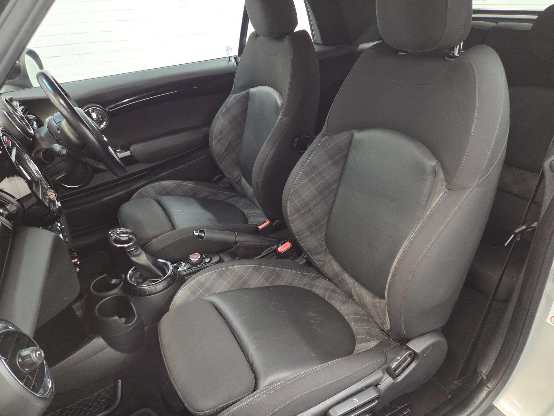 Mini Convertible view 15
