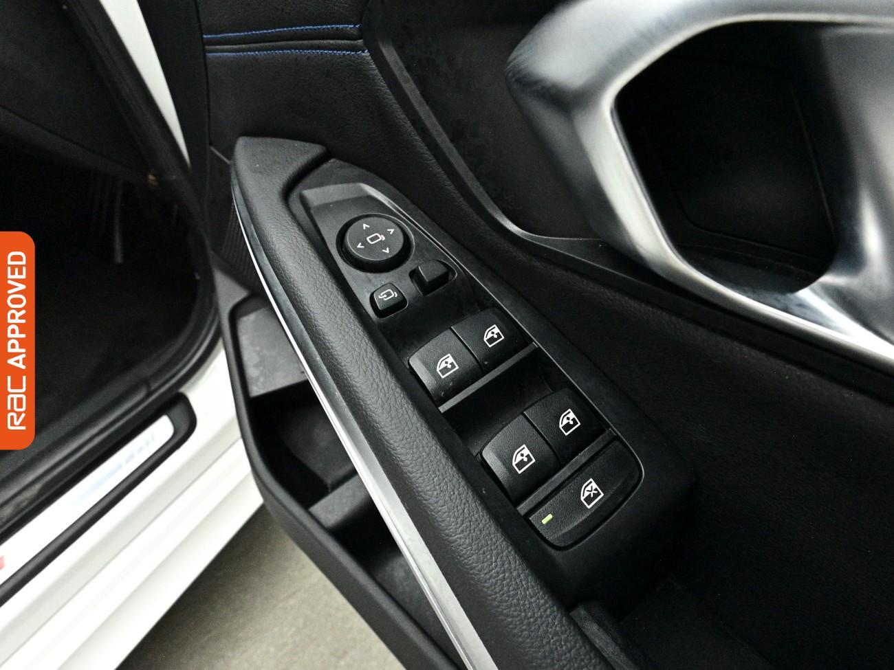 BMW 3 Series view 25