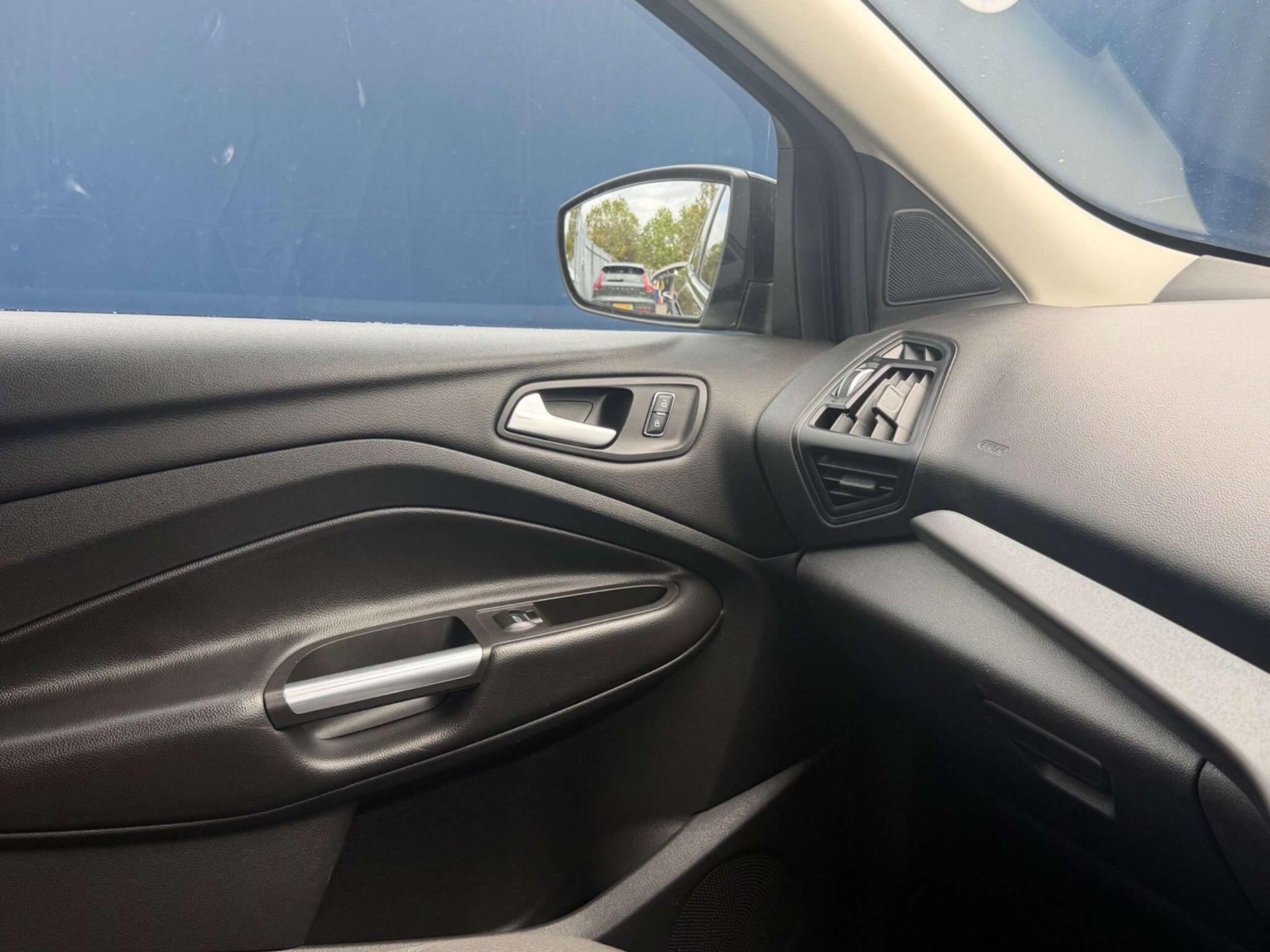 Ford Kuga view 10