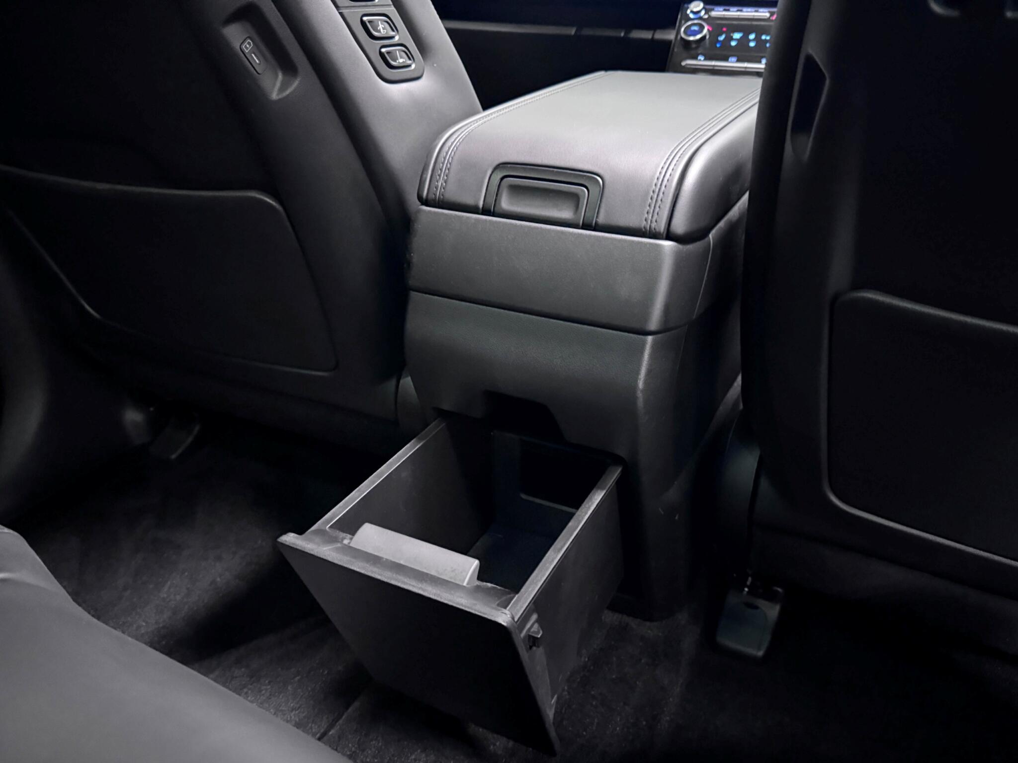 Hyundai Santa Fe view 24