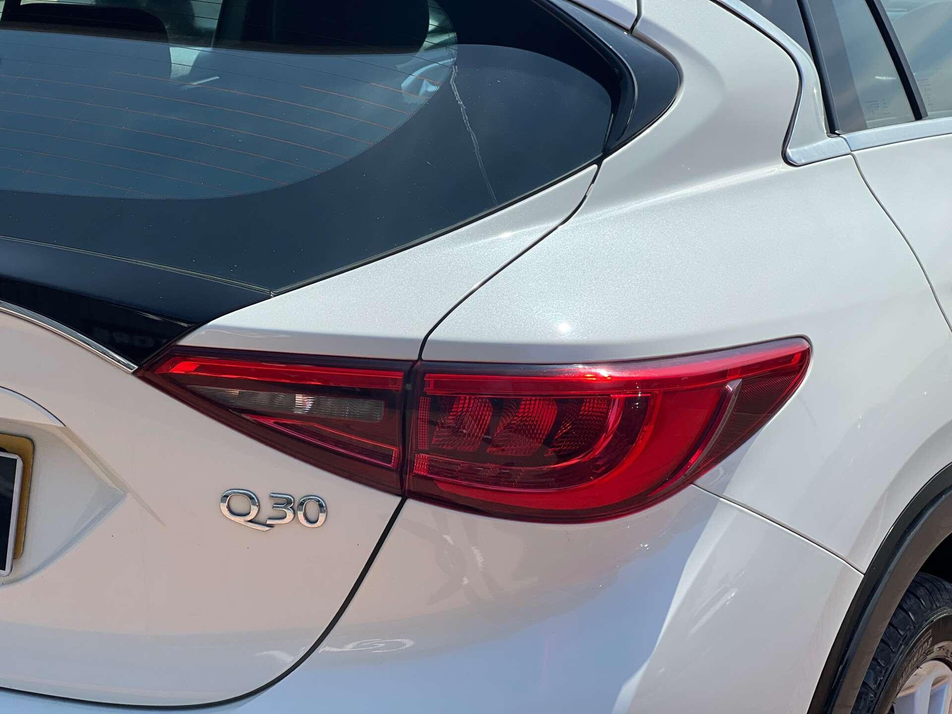 Infiniti Q30 view 10