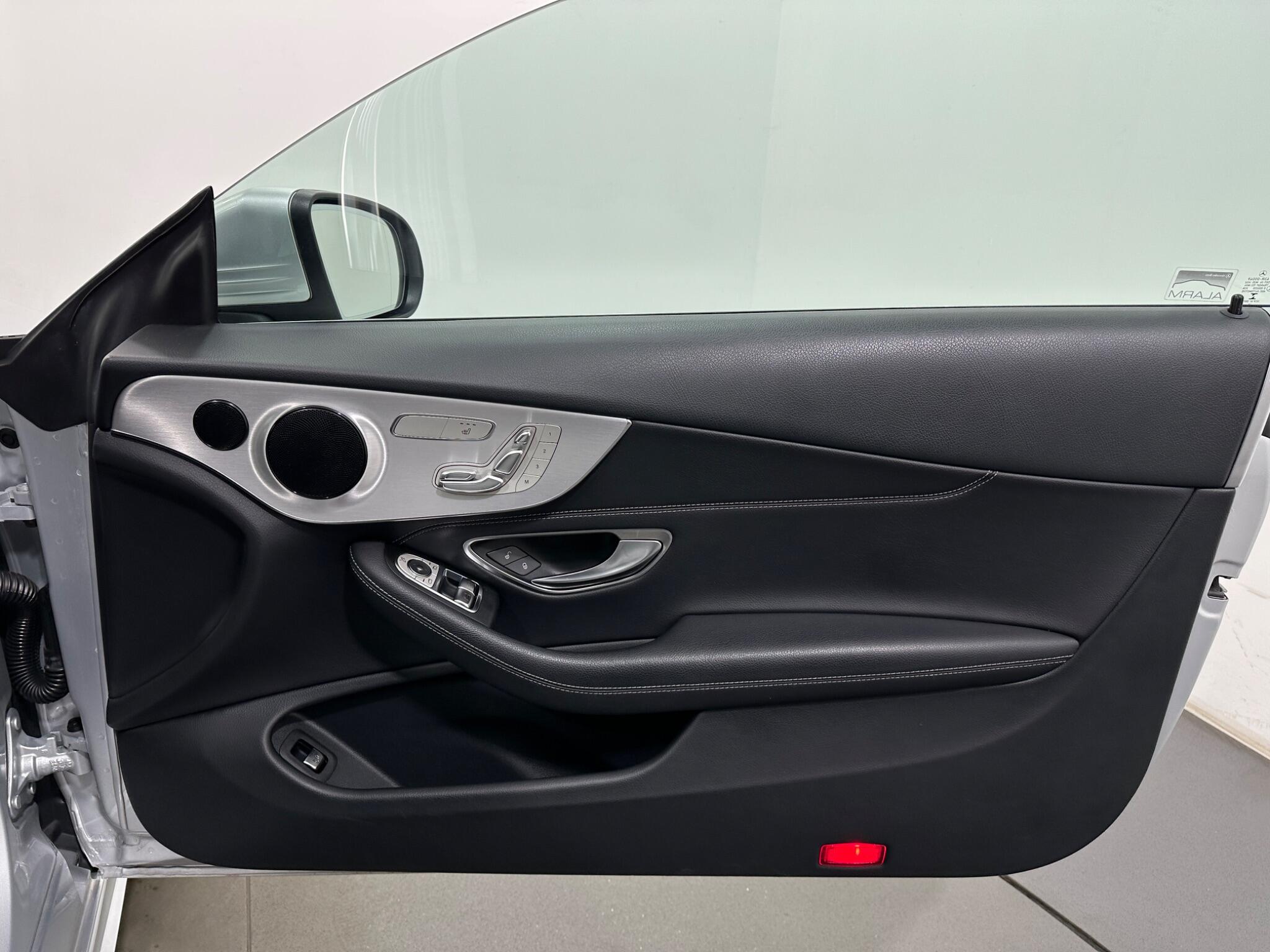 Mercedes-Benz C-Class view 36
