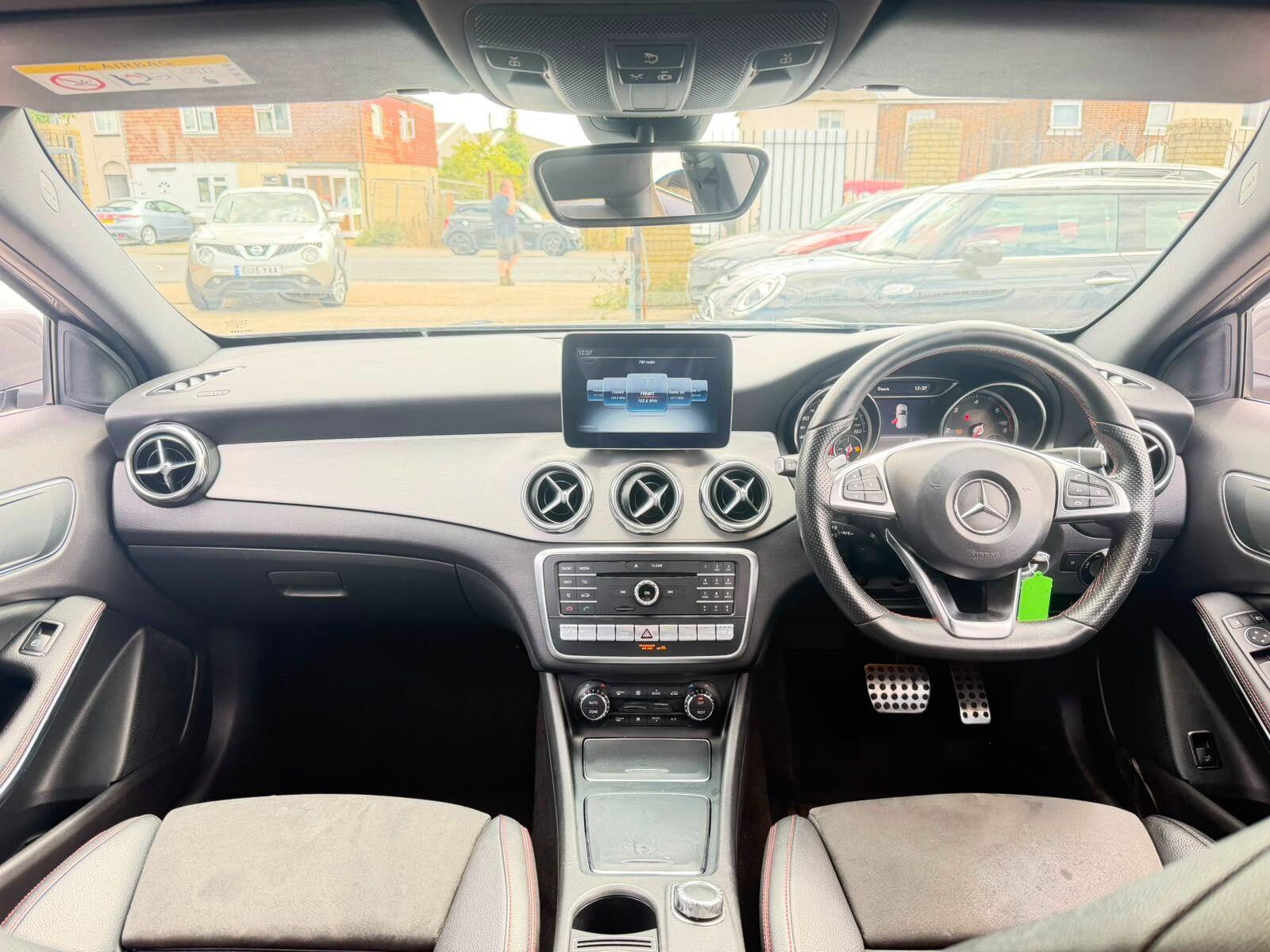 Mercedes-Benz Gla view 10