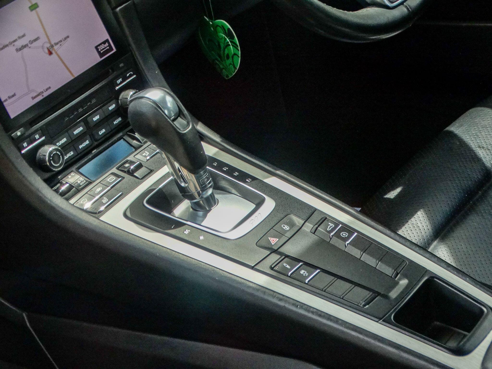 Porsche 911 view 17
