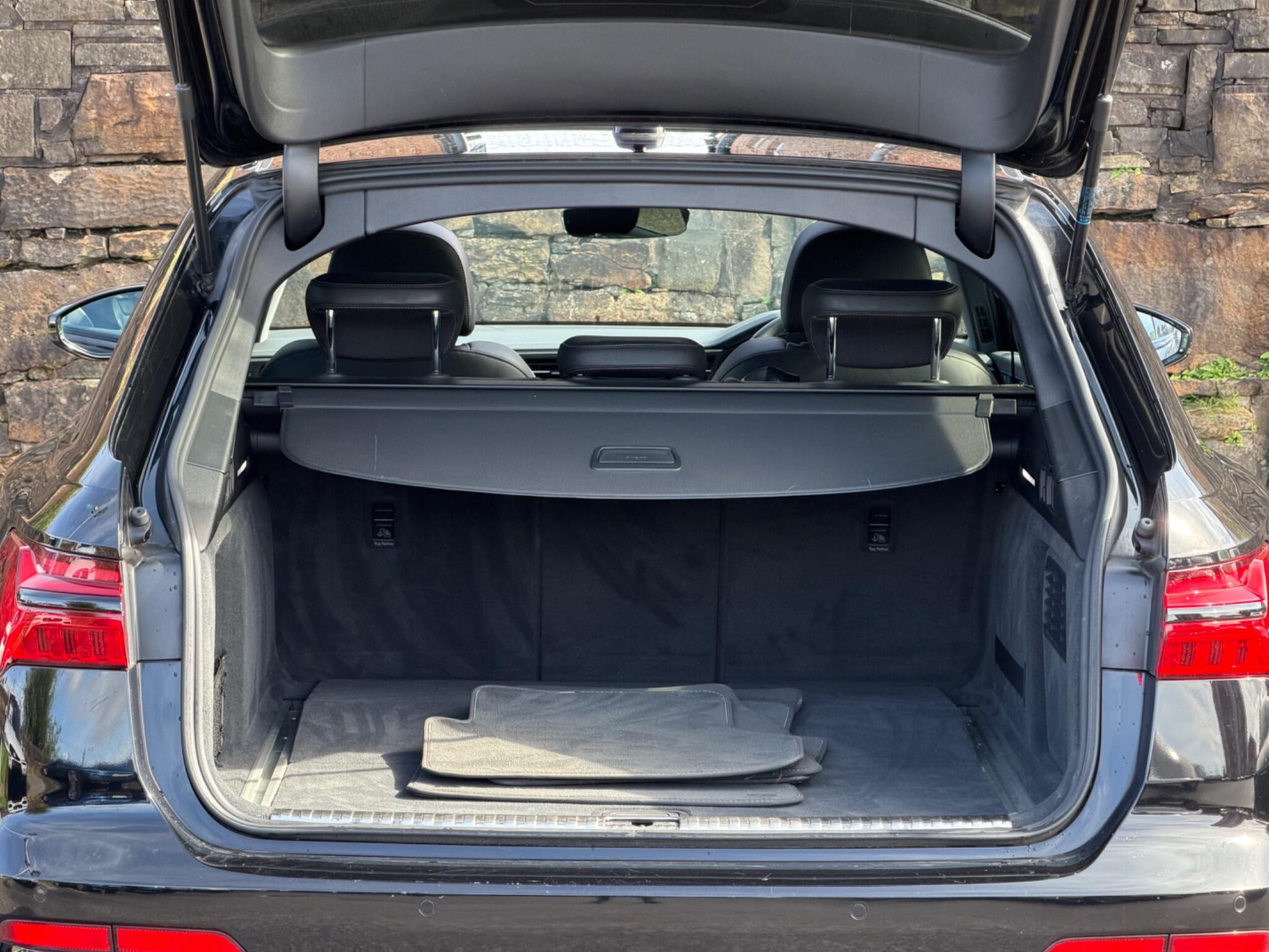 Audi A6 view 24