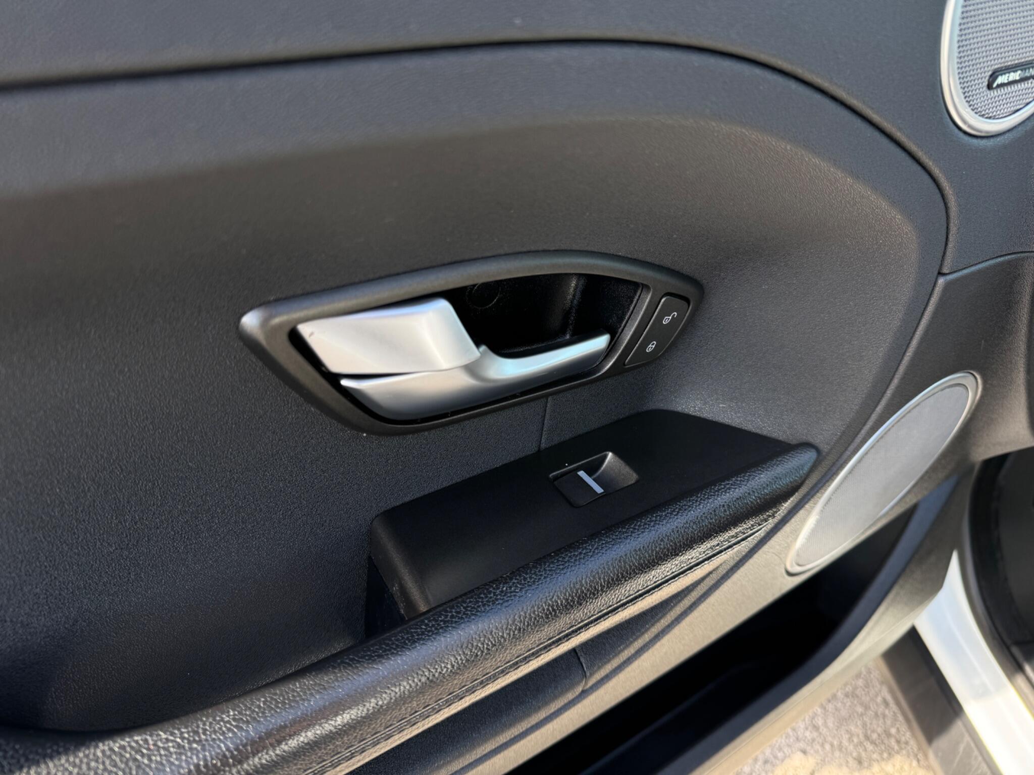 Land Rover Range Rover Evoque view 30
