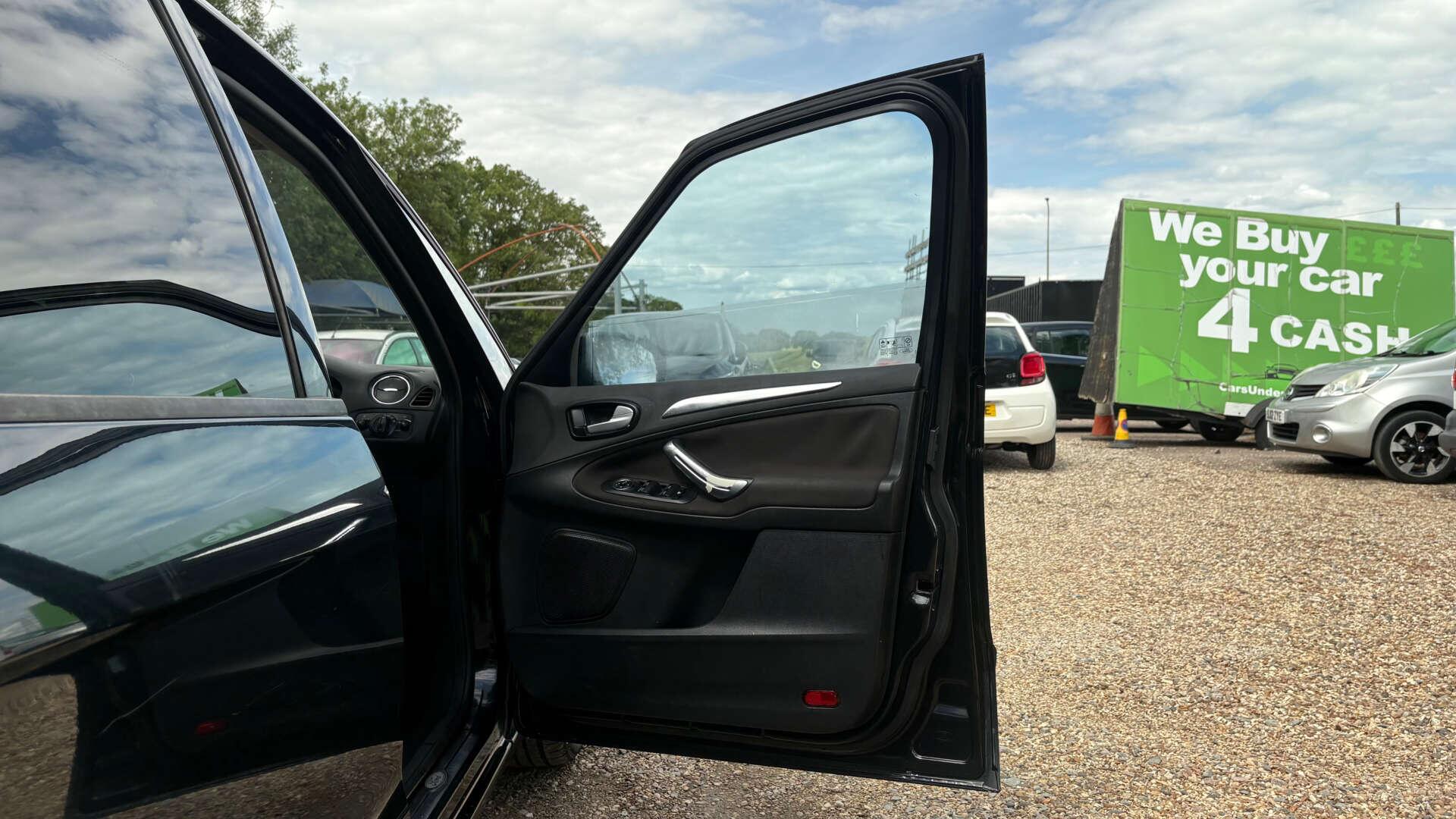 Ford S-Max view 31