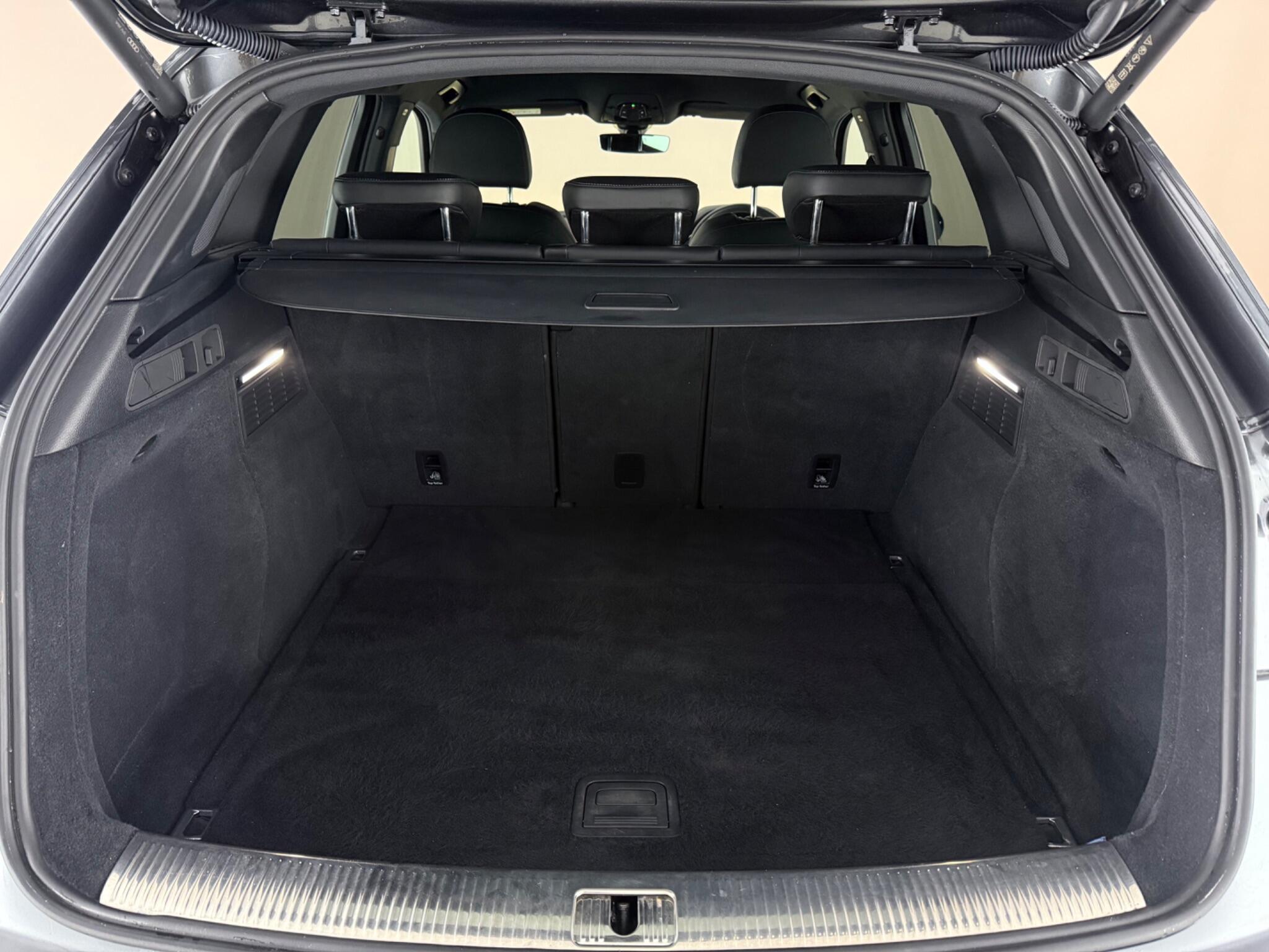 Audi Q5 view 10