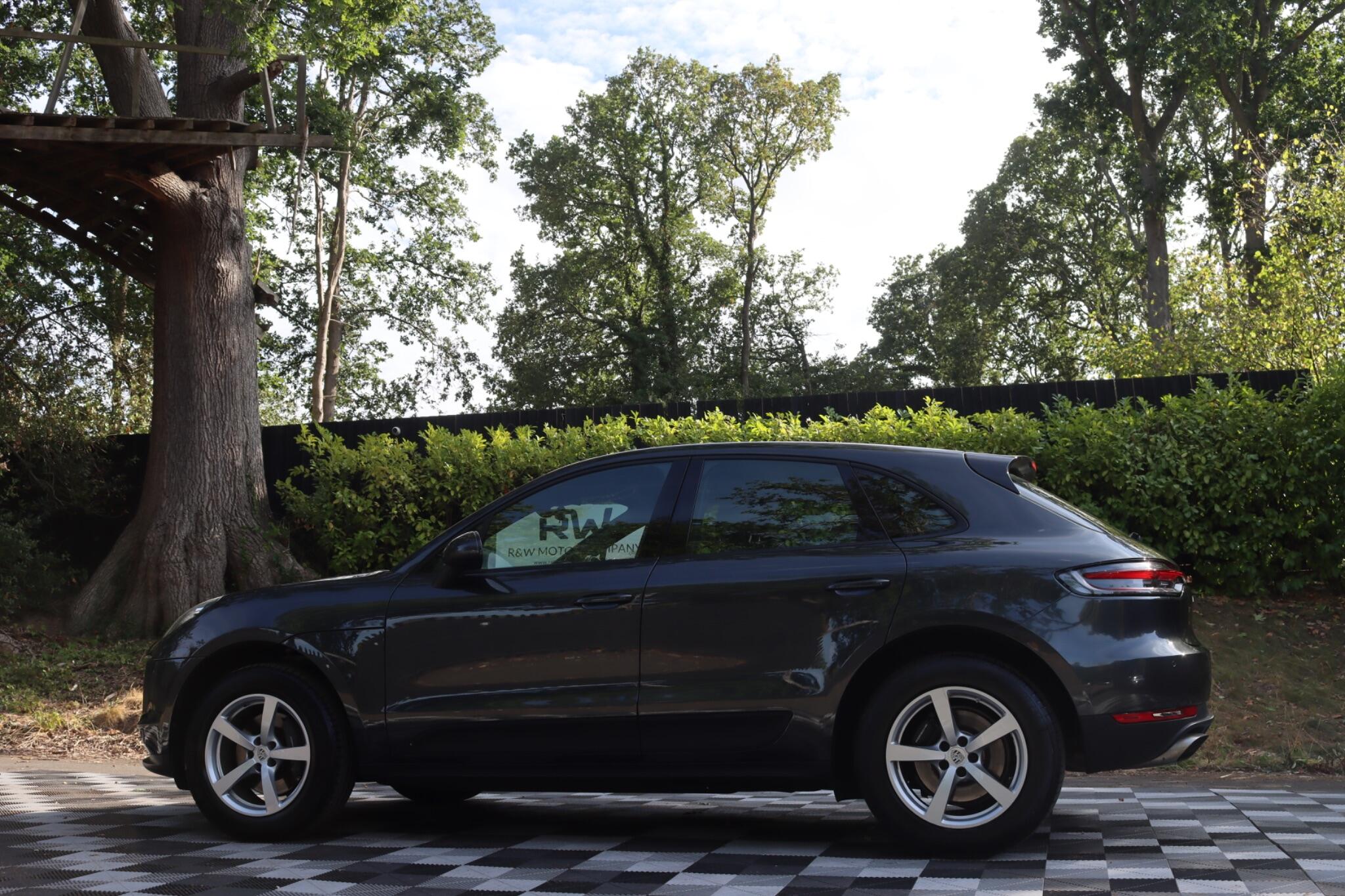 Porsche Macan view 26