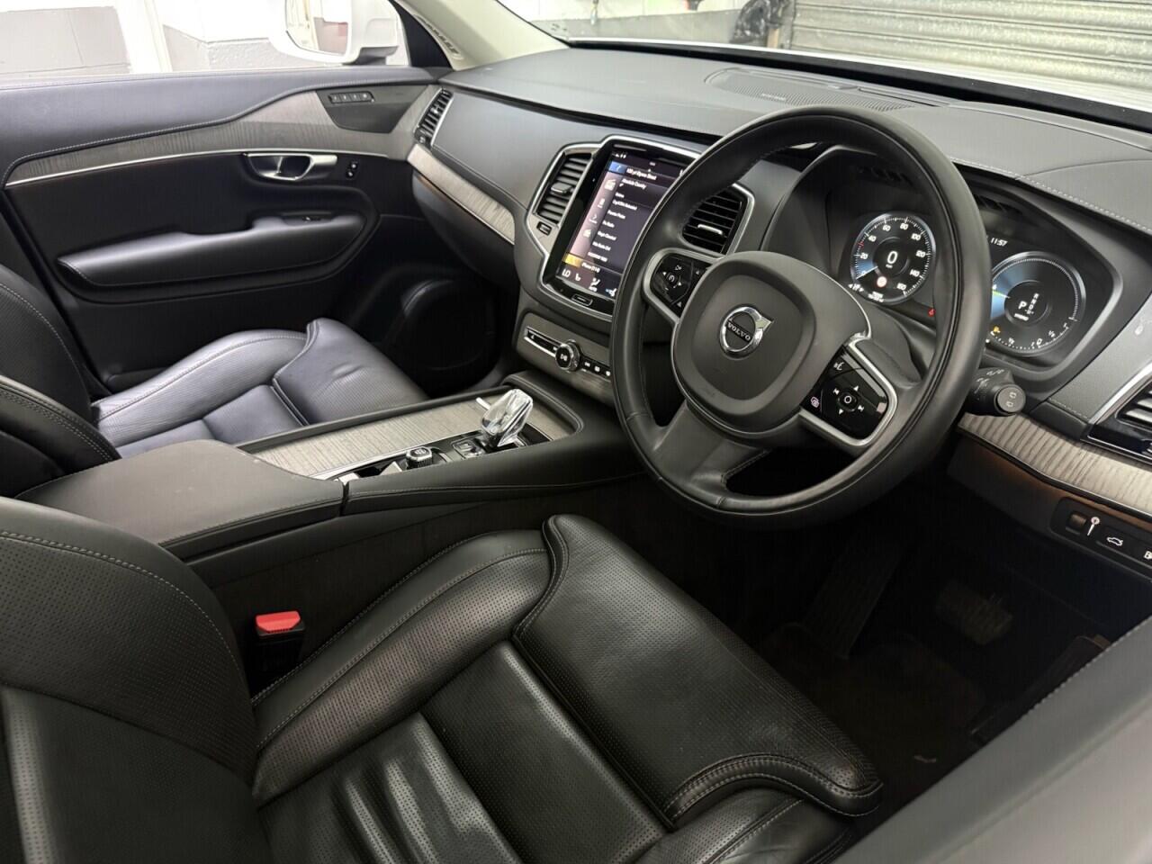 Volvo XC90 view 15
