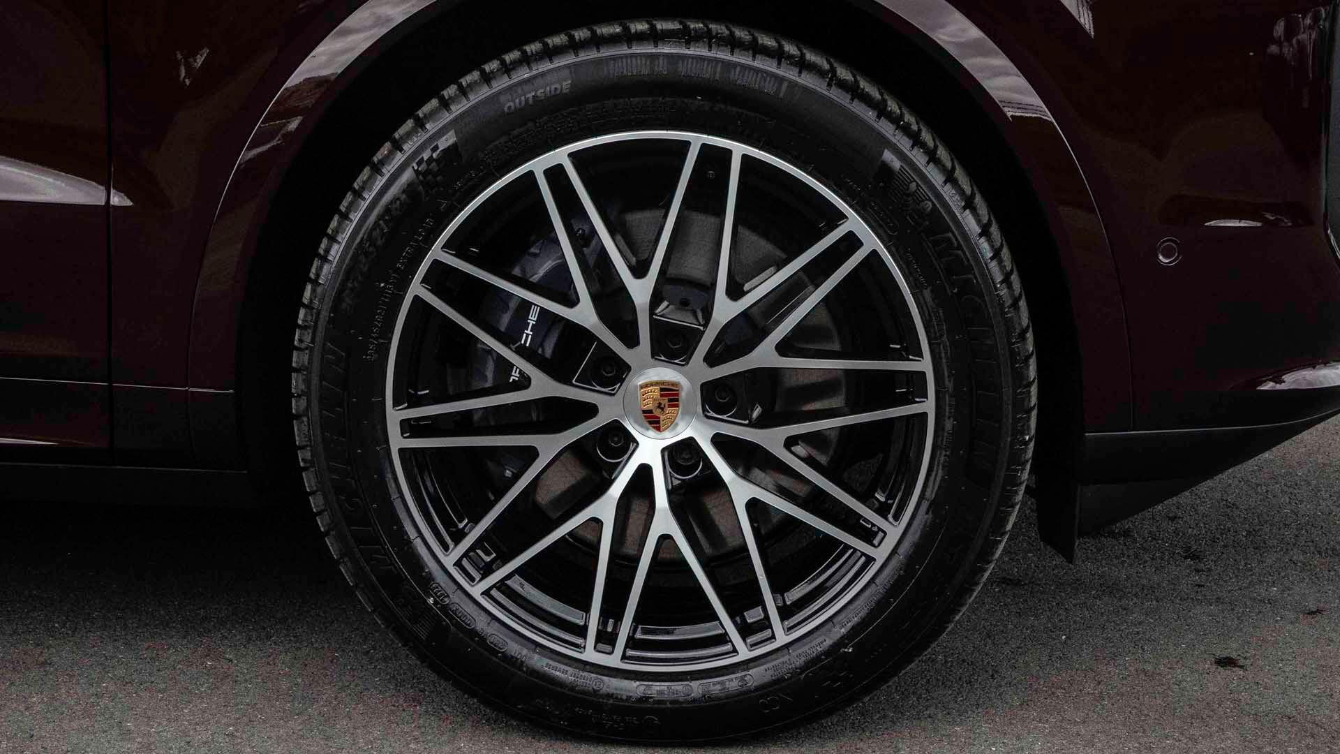 Porsche Cayenne view 22