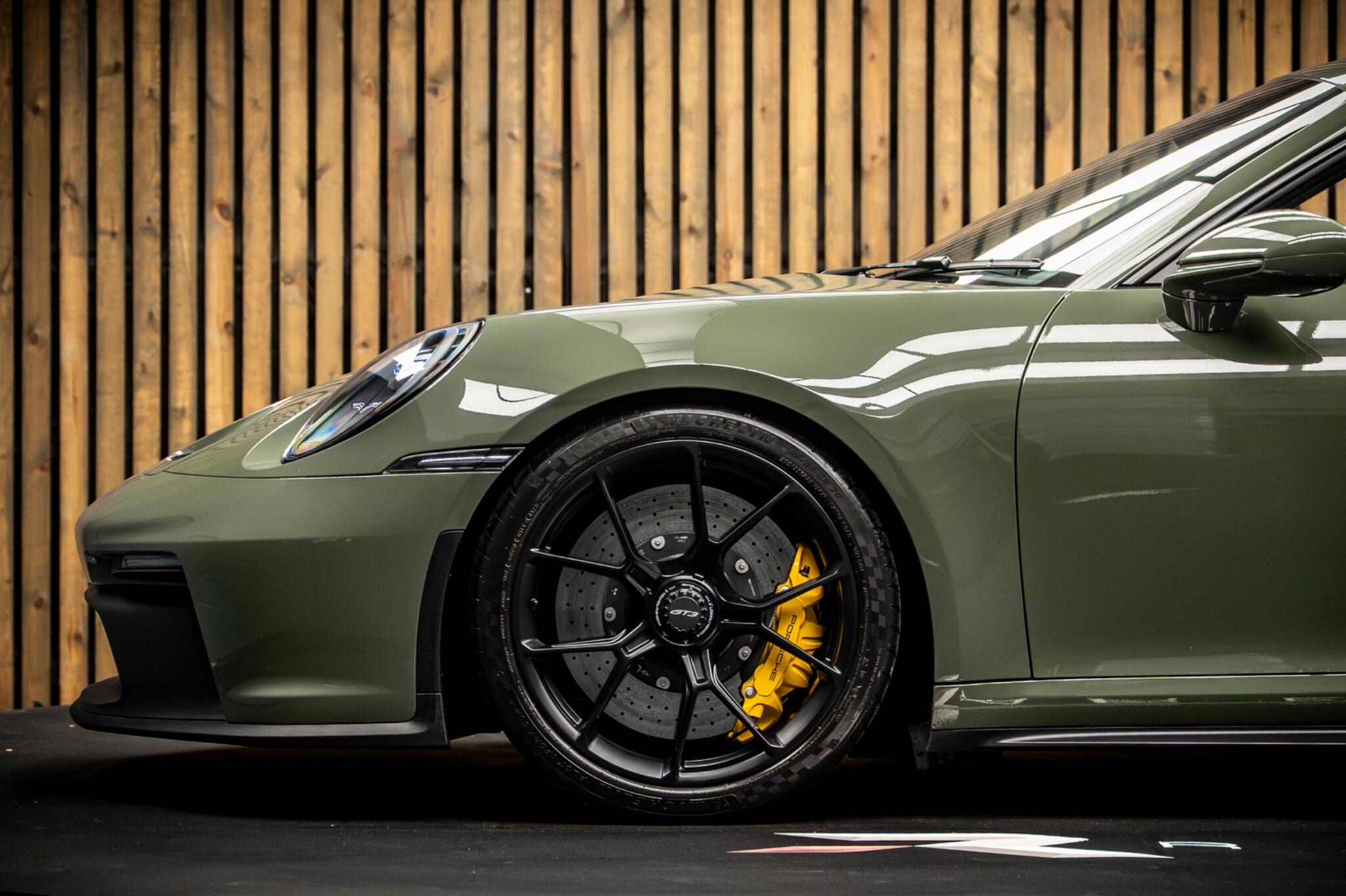 Porsche 911 view 9