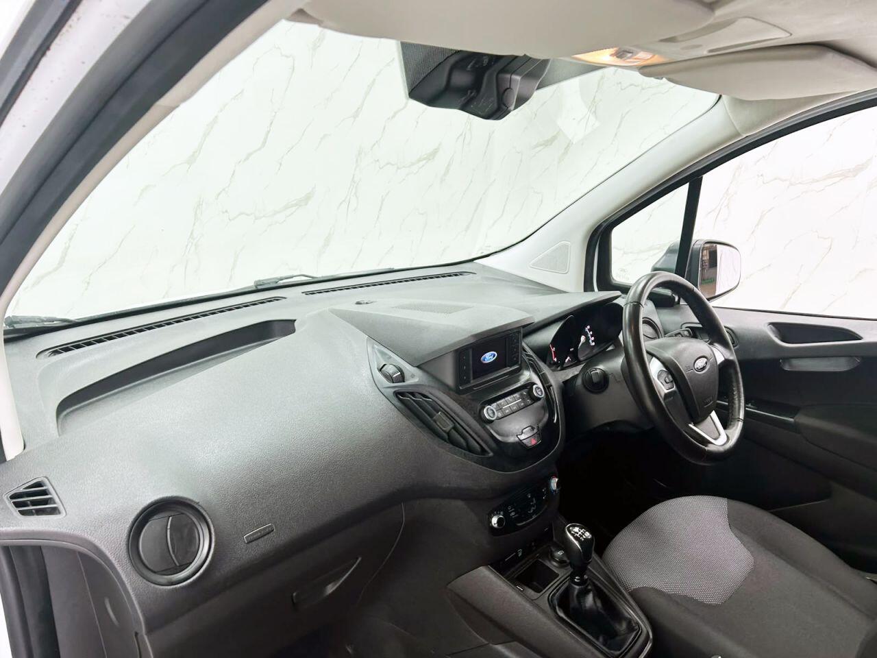 Ford Transit Courier view 14