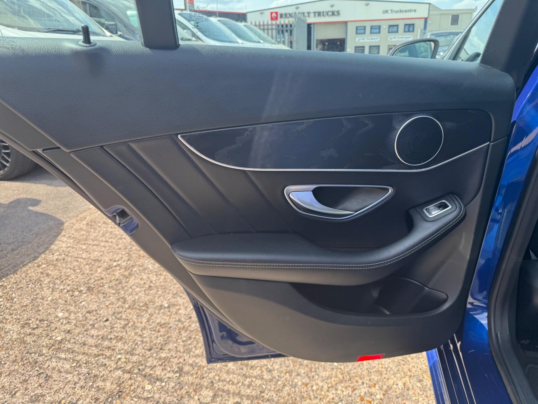 Mercedes-Benz C Class view 32