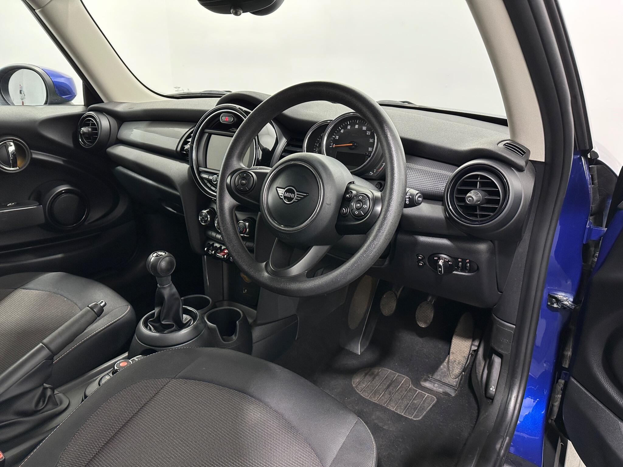 Mini Hatch view 10