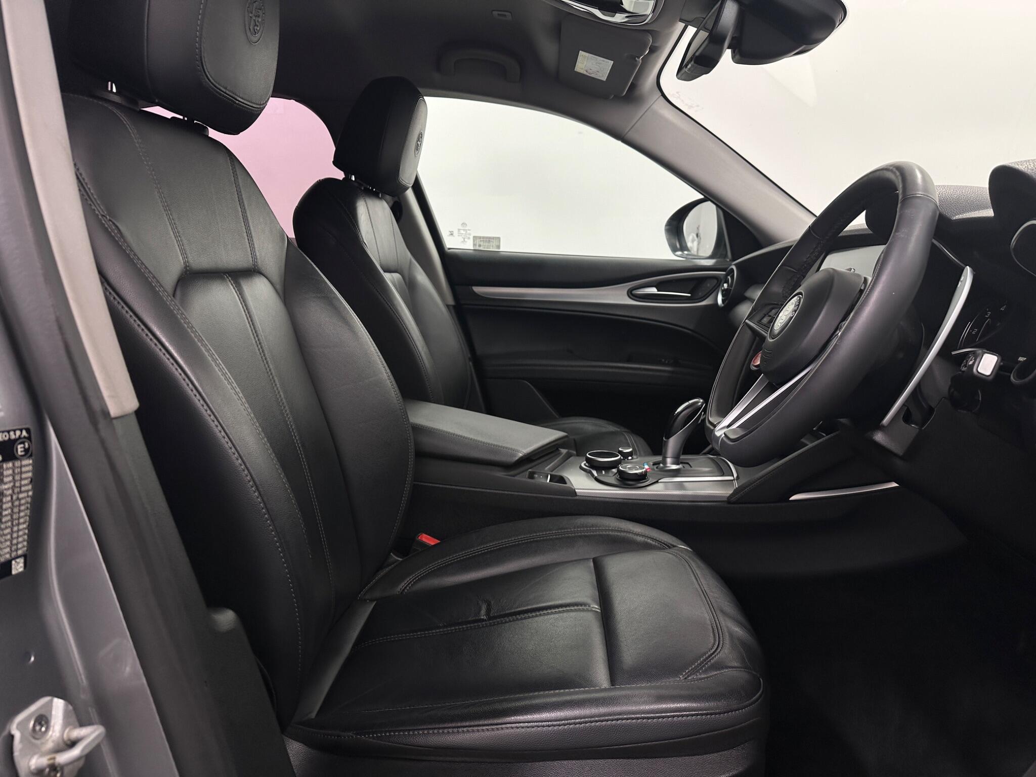 Alfa Romeo Stelvio view 31
