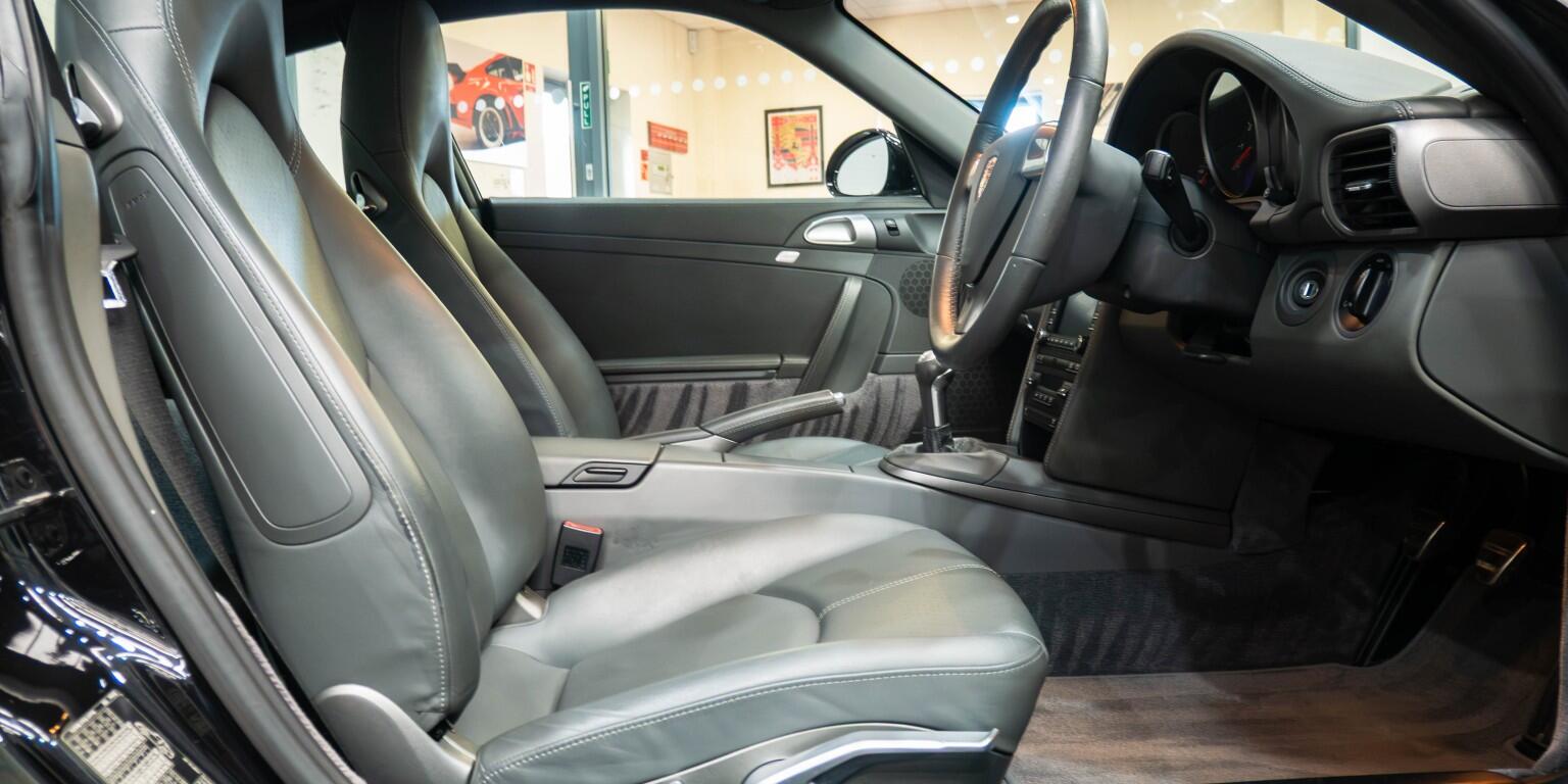 Porsche 911 view 14