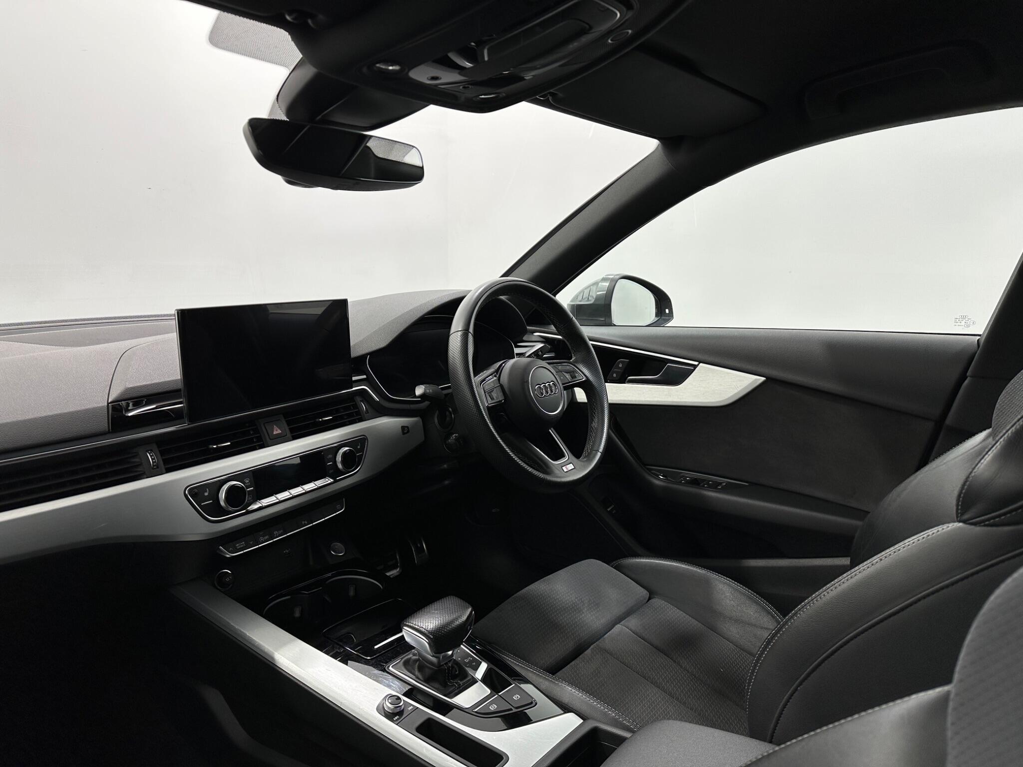 Audi A4 view 32