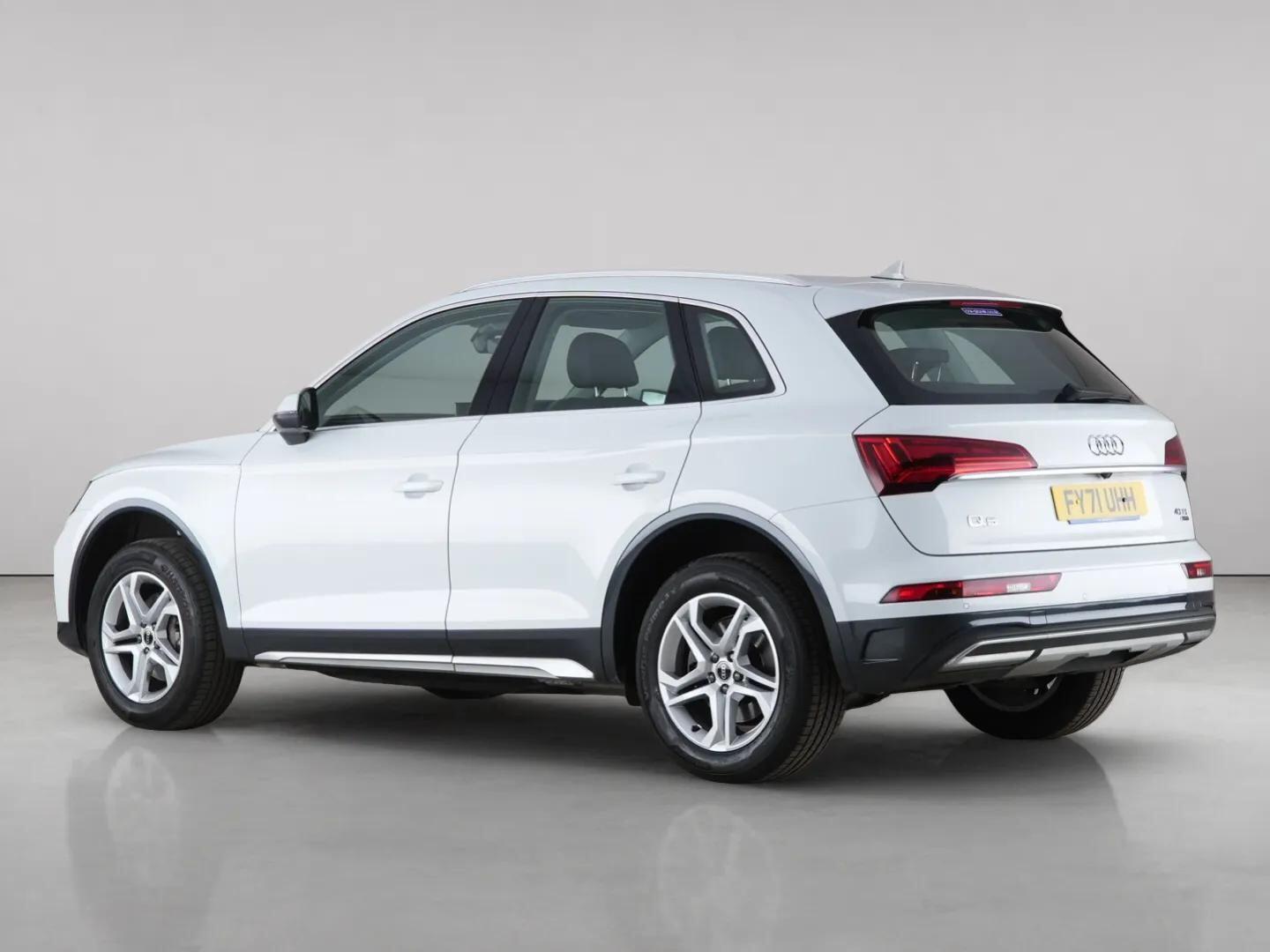 Audi Q5 view 8