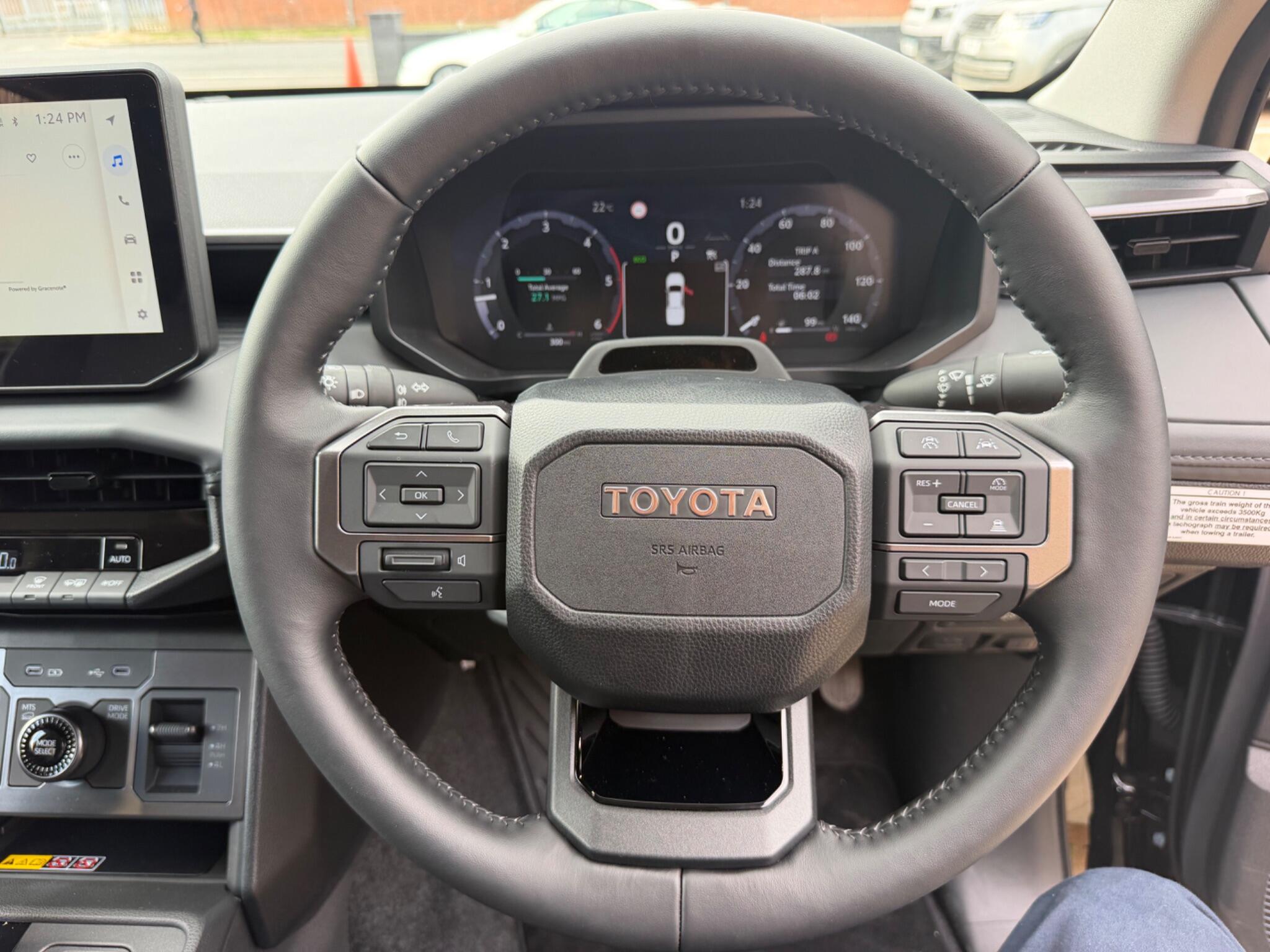 Toyota Hilux view 18